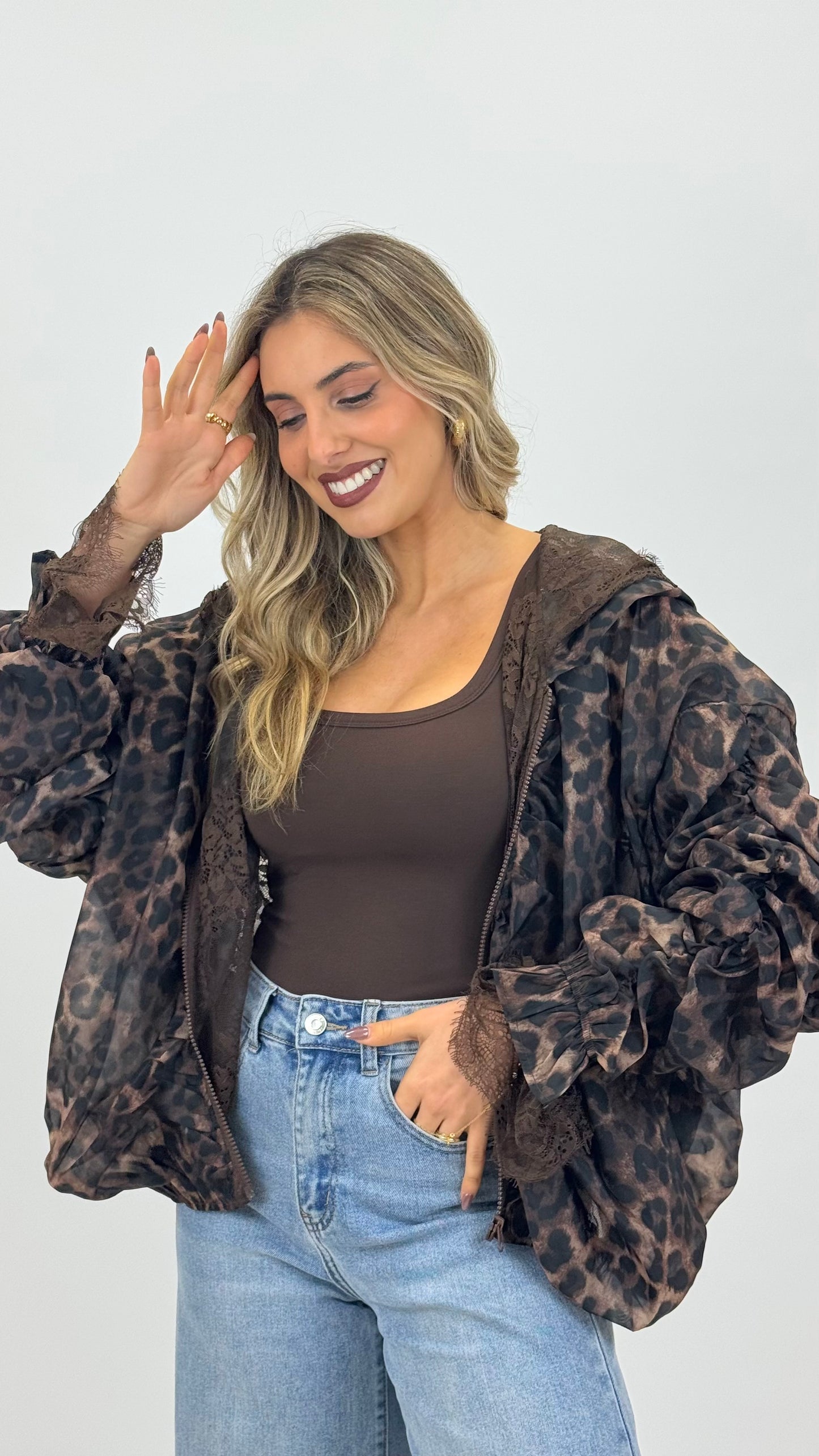 Casaco fino animal-print com renda