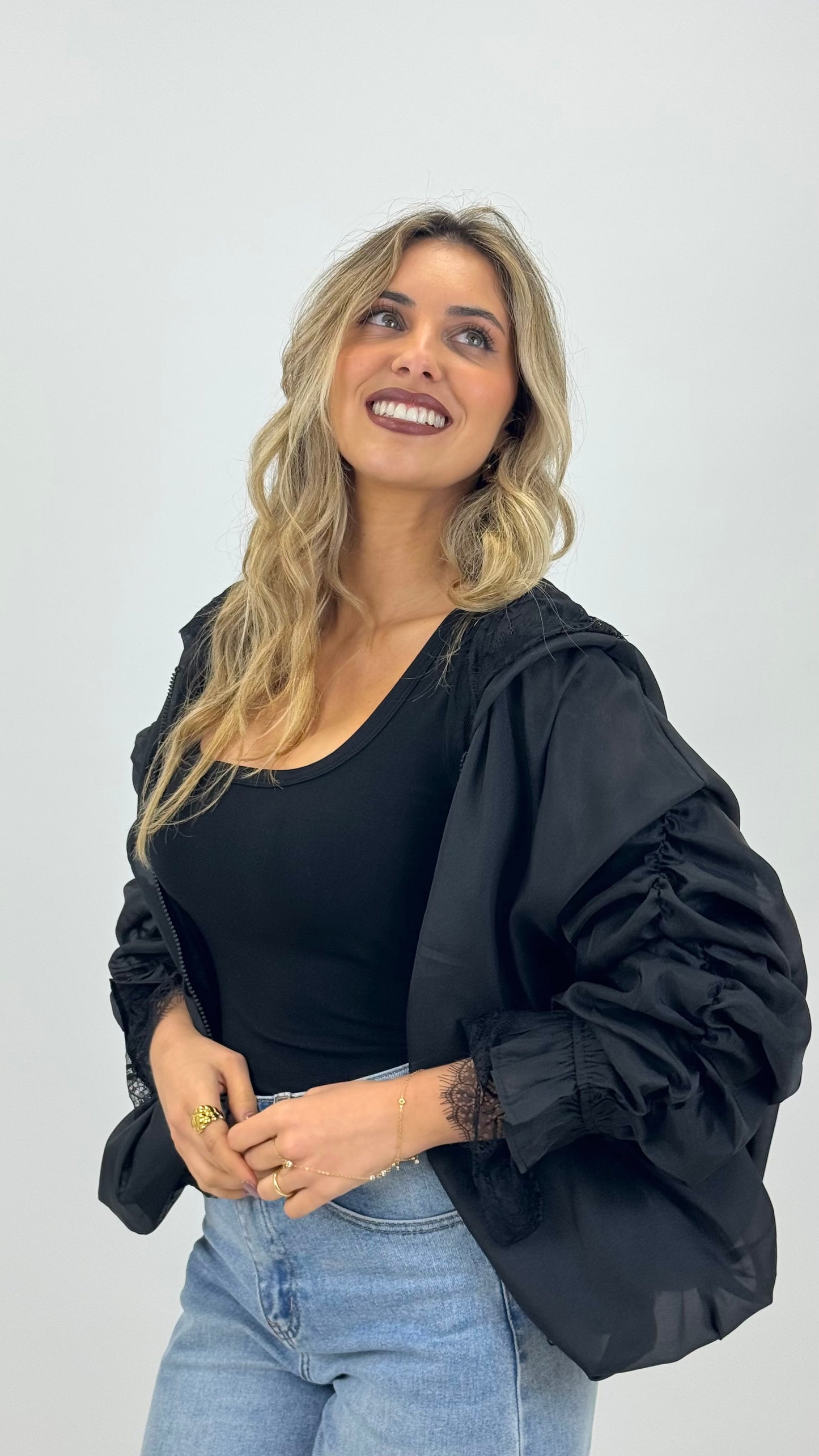 Casaco fino preto com renda