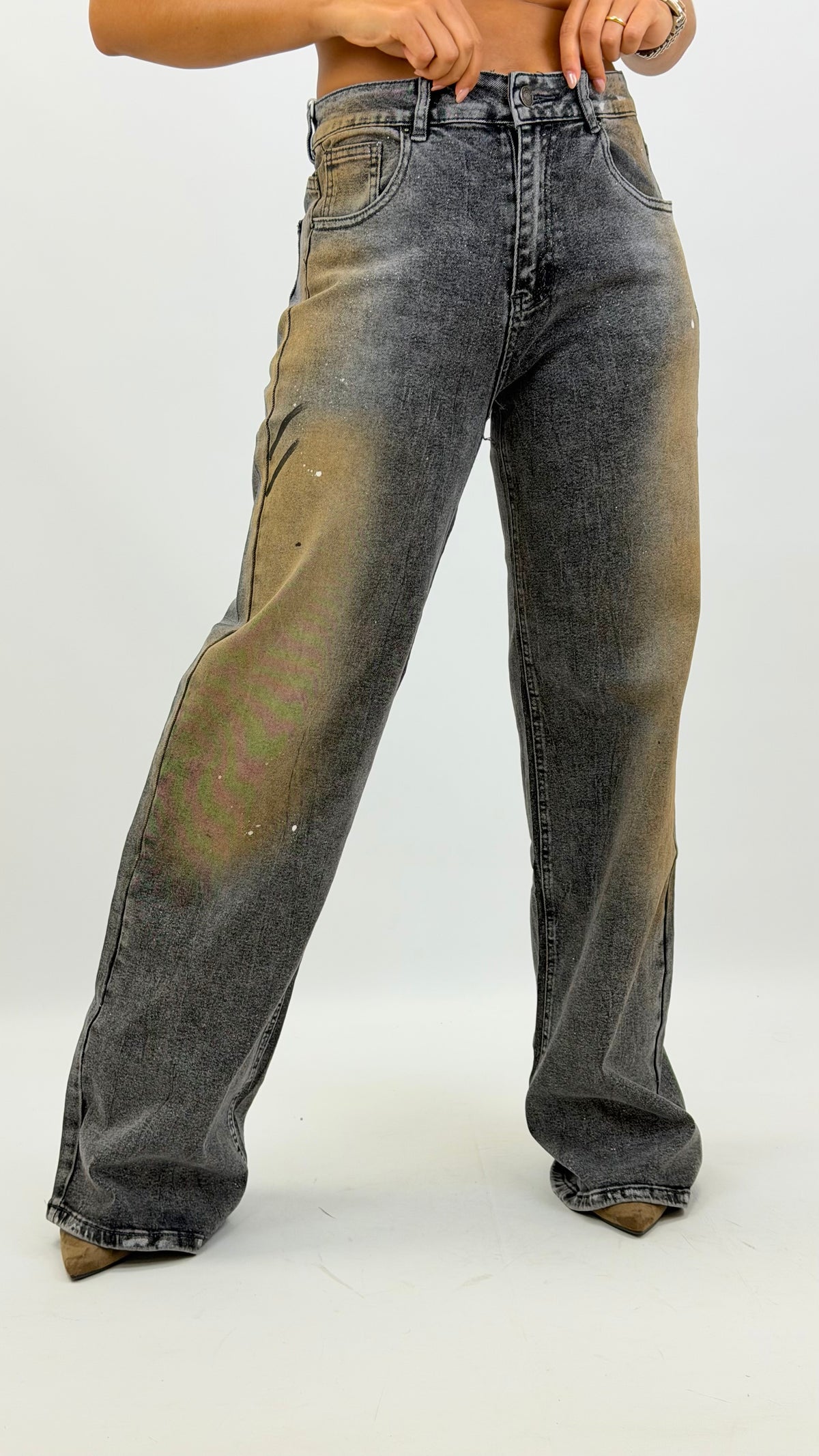 Calça ganga cinza efeito manchado camel com ligeiro brilho