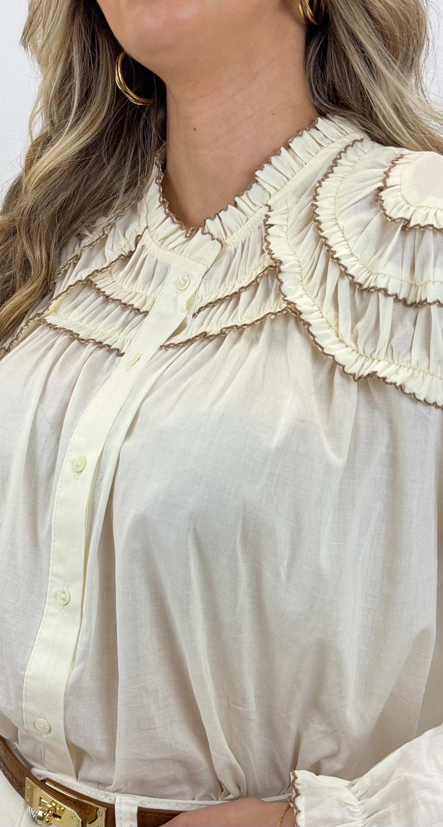 Blusa creme com folhinhos debruados a camel