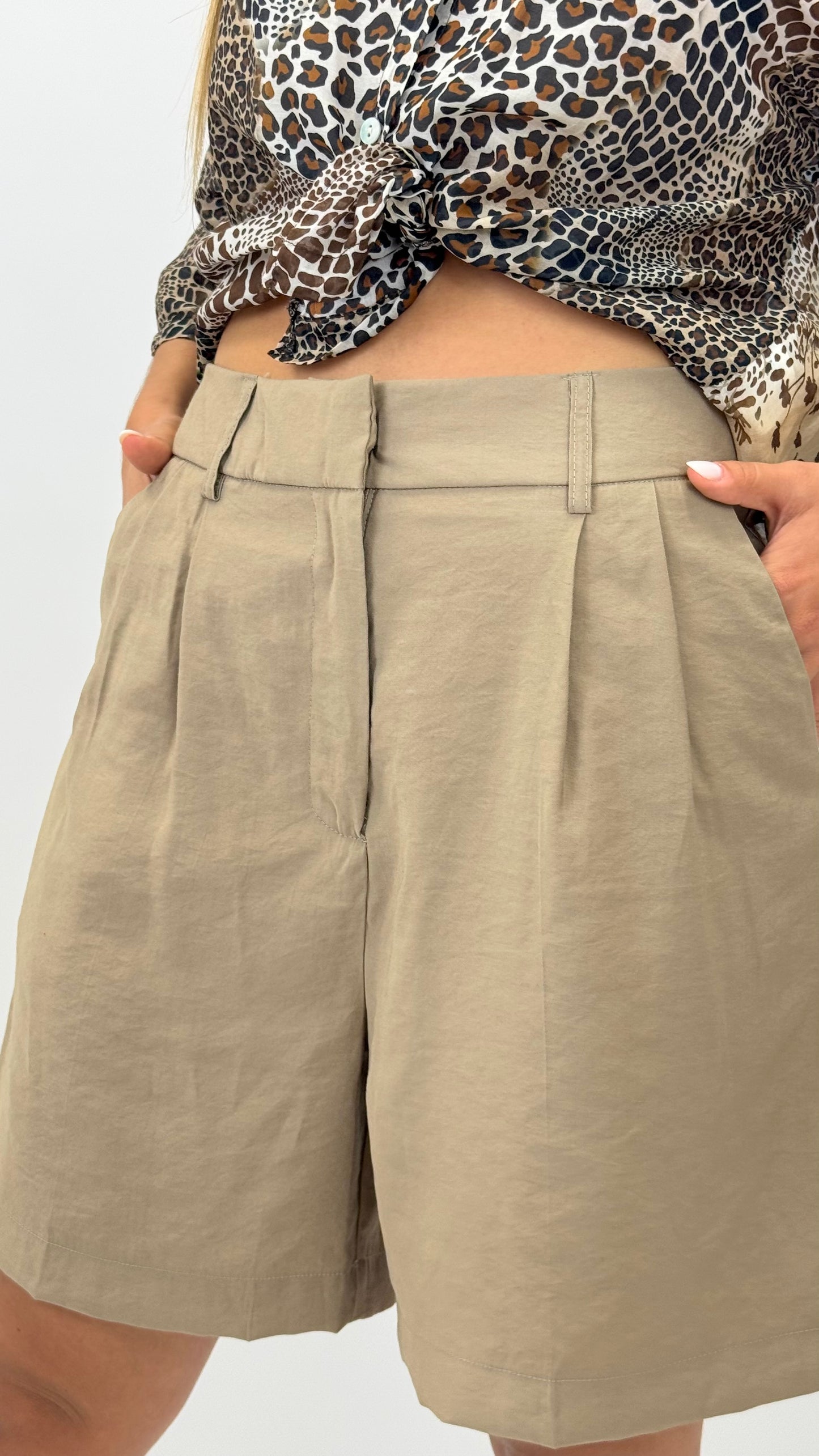 Calção/bermuda taupe