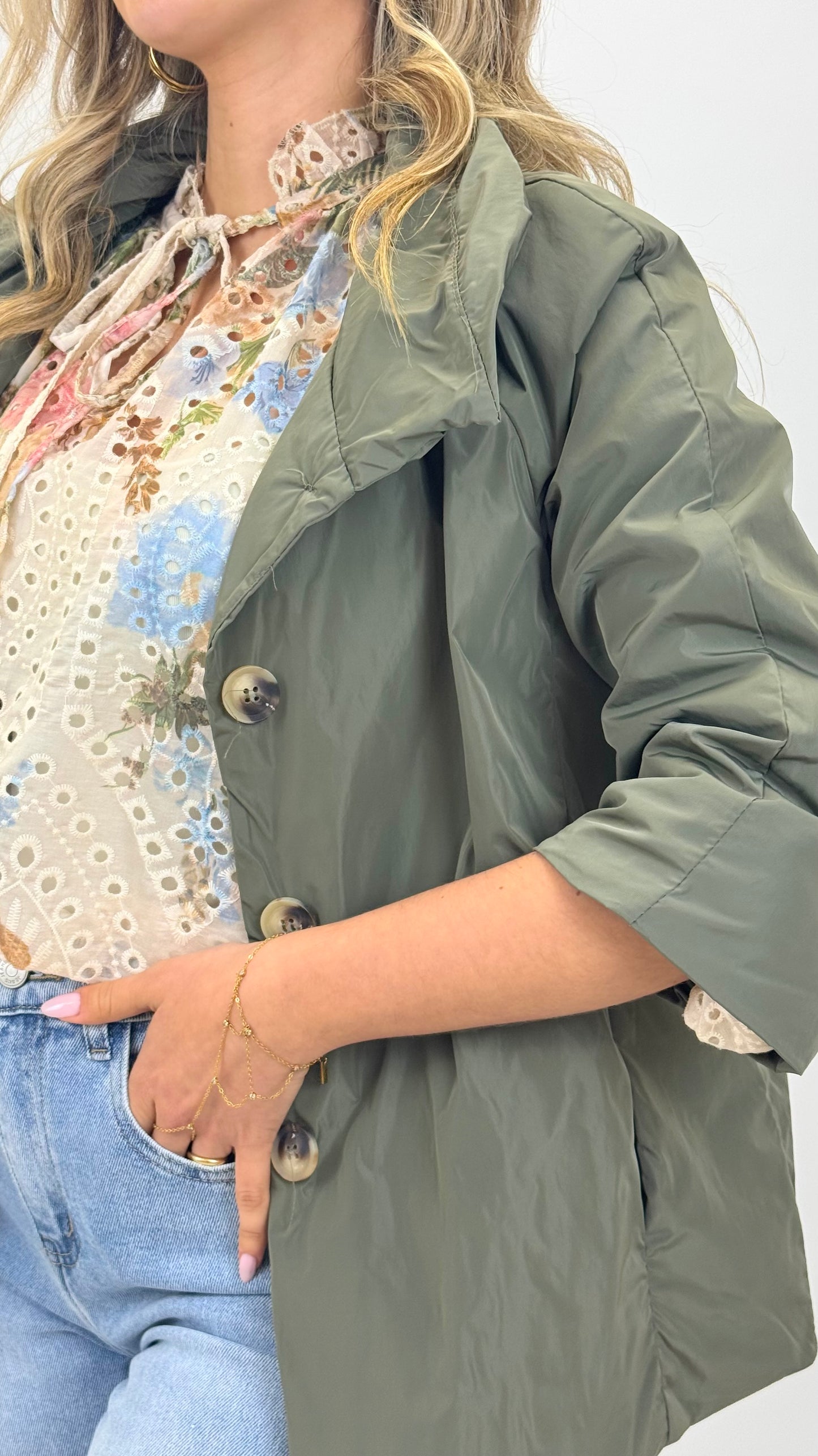 Parka manga 3/4 com botões verde-seco