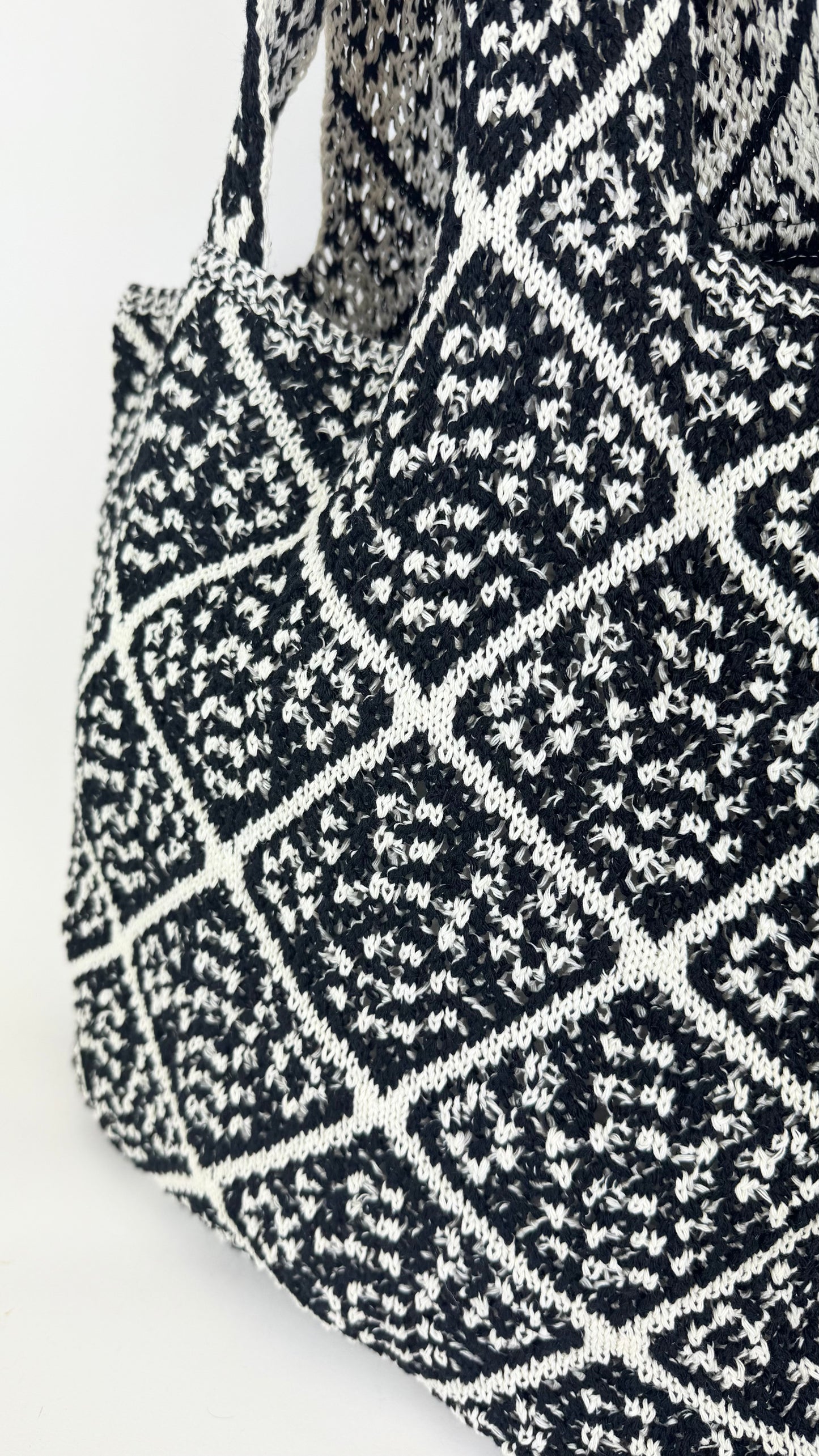 Carteira/saco croché preto e branco