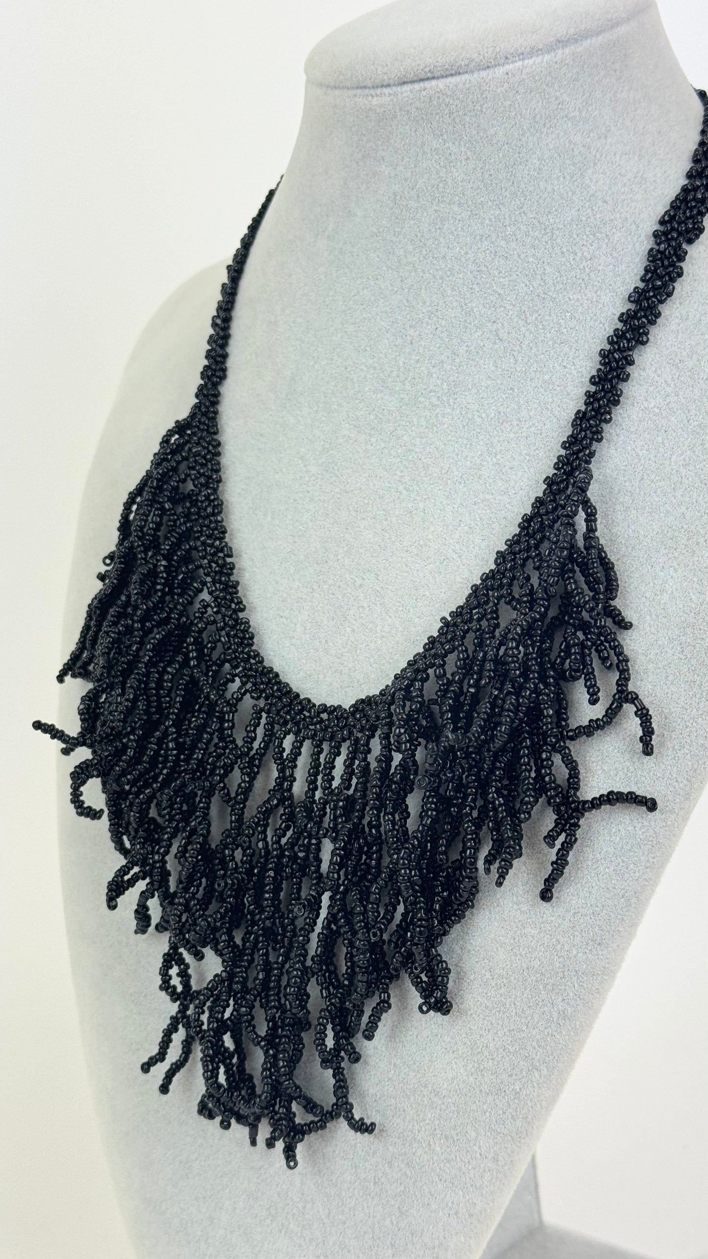 Colar missangas preto