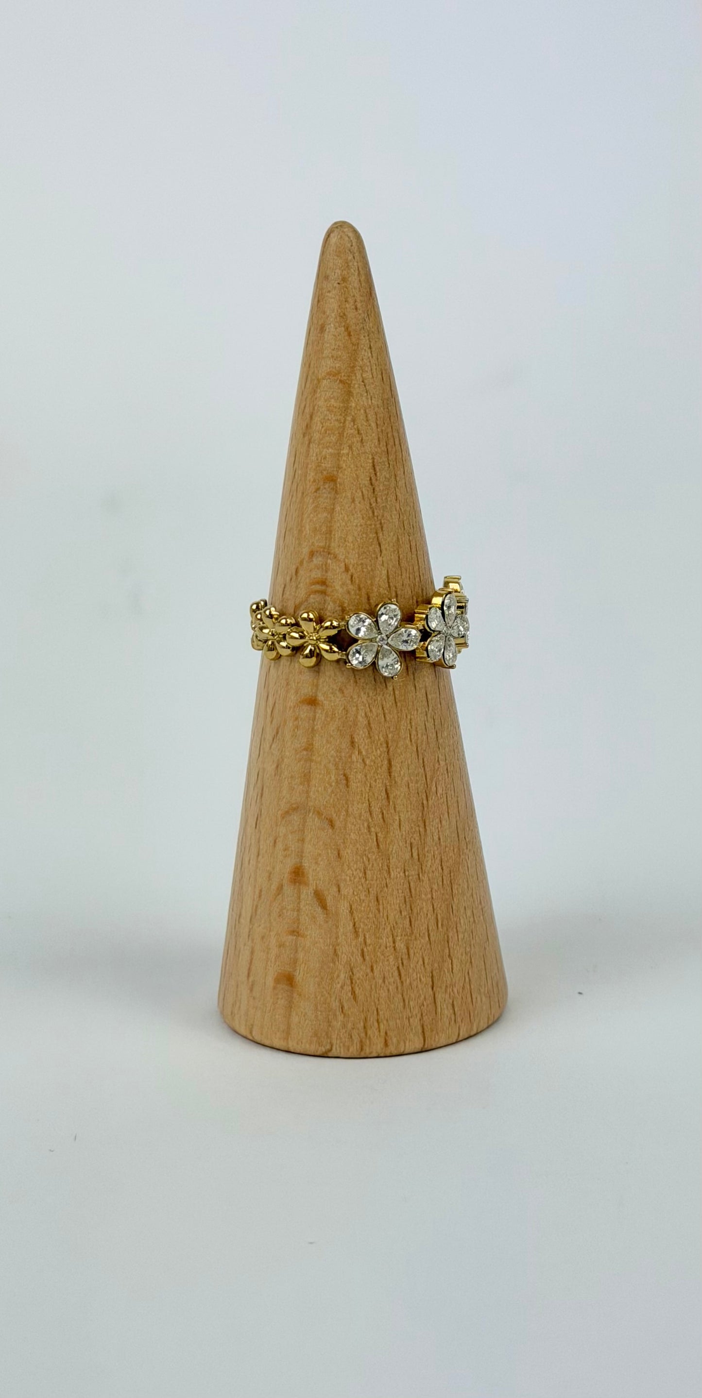 Anel aço dourado ajustável florzinhas com brilhos