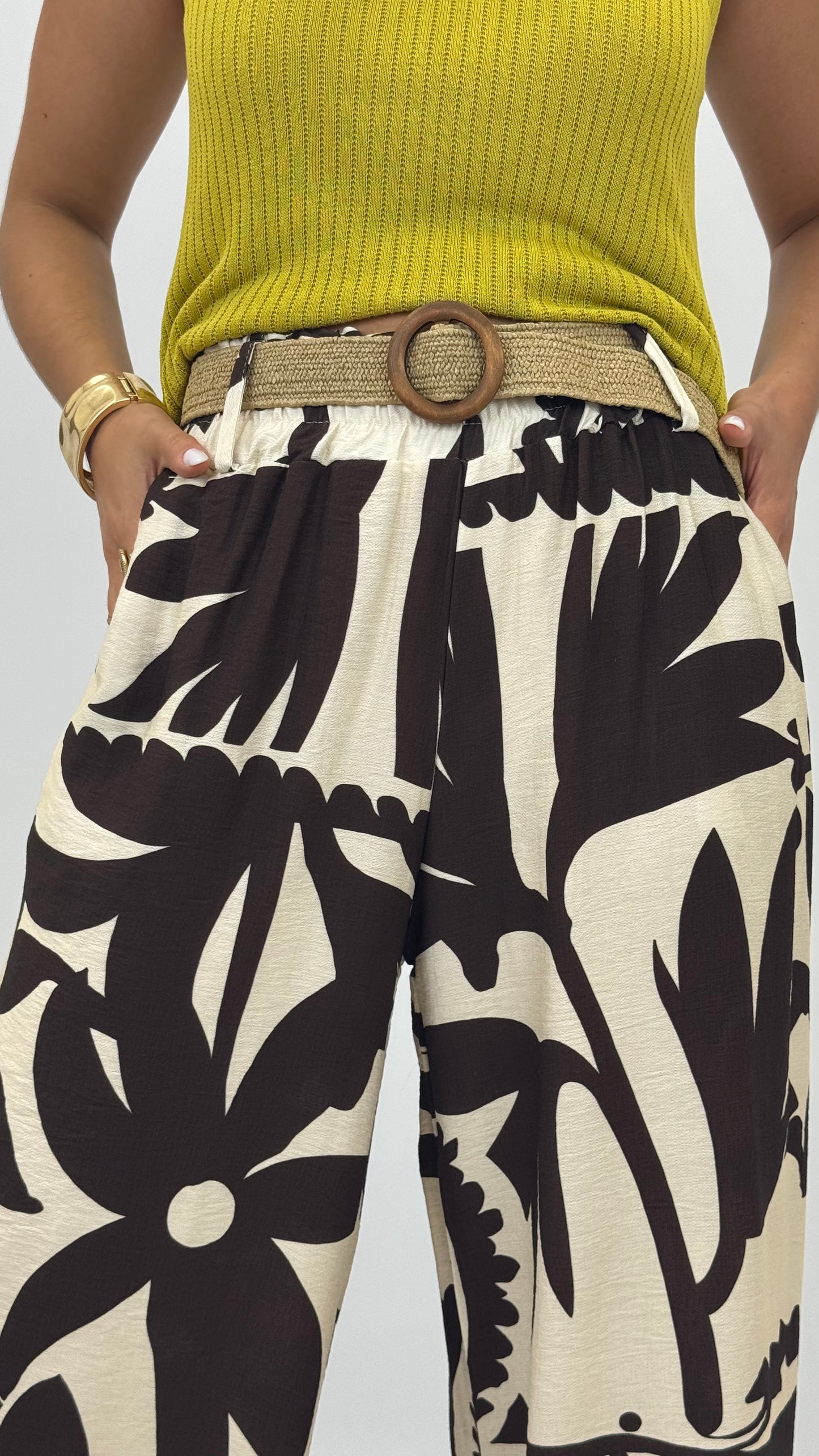 Pantalona estampado abstrato castanho e pérola