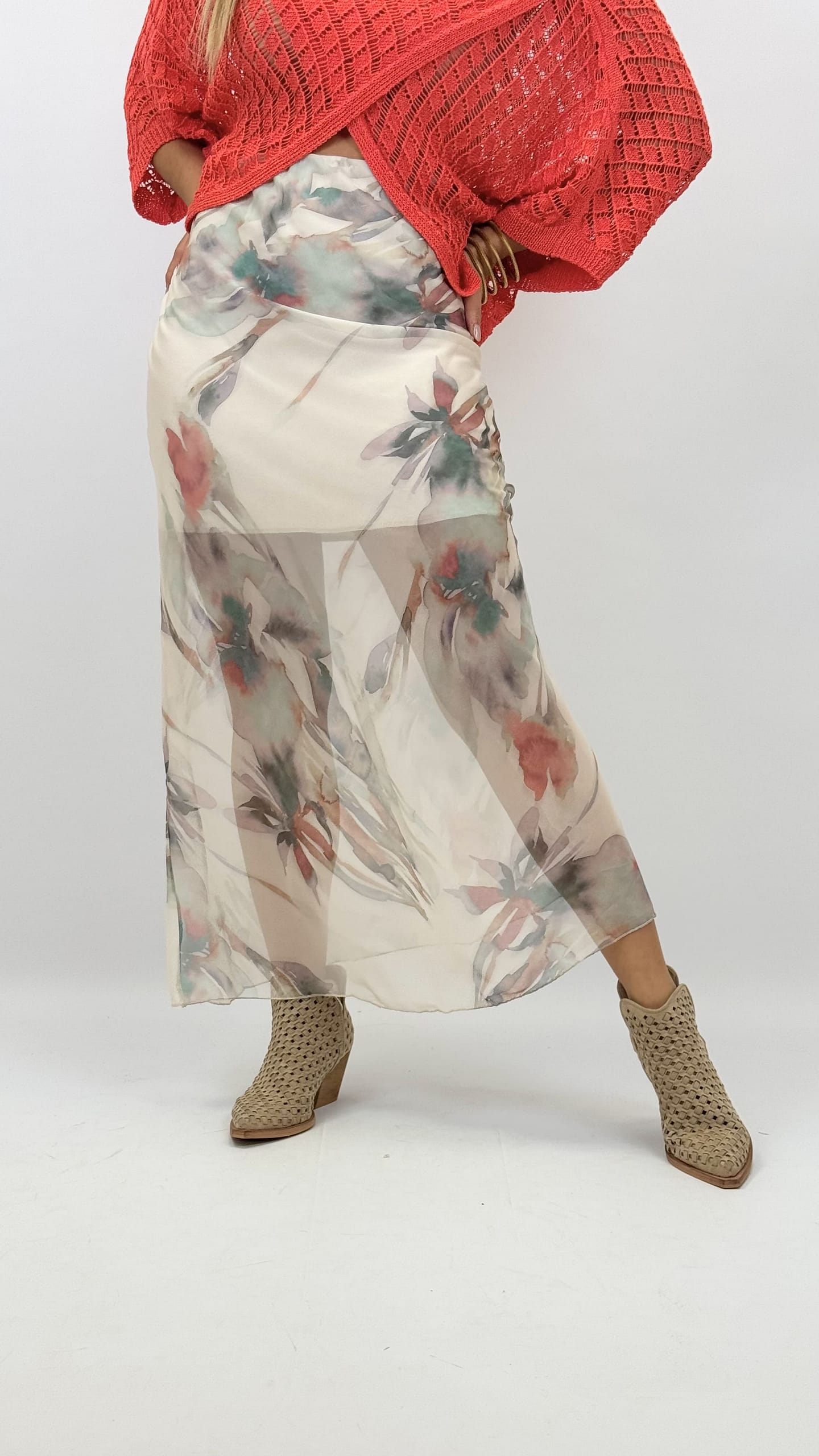 Saia estampado floral suave aguarela