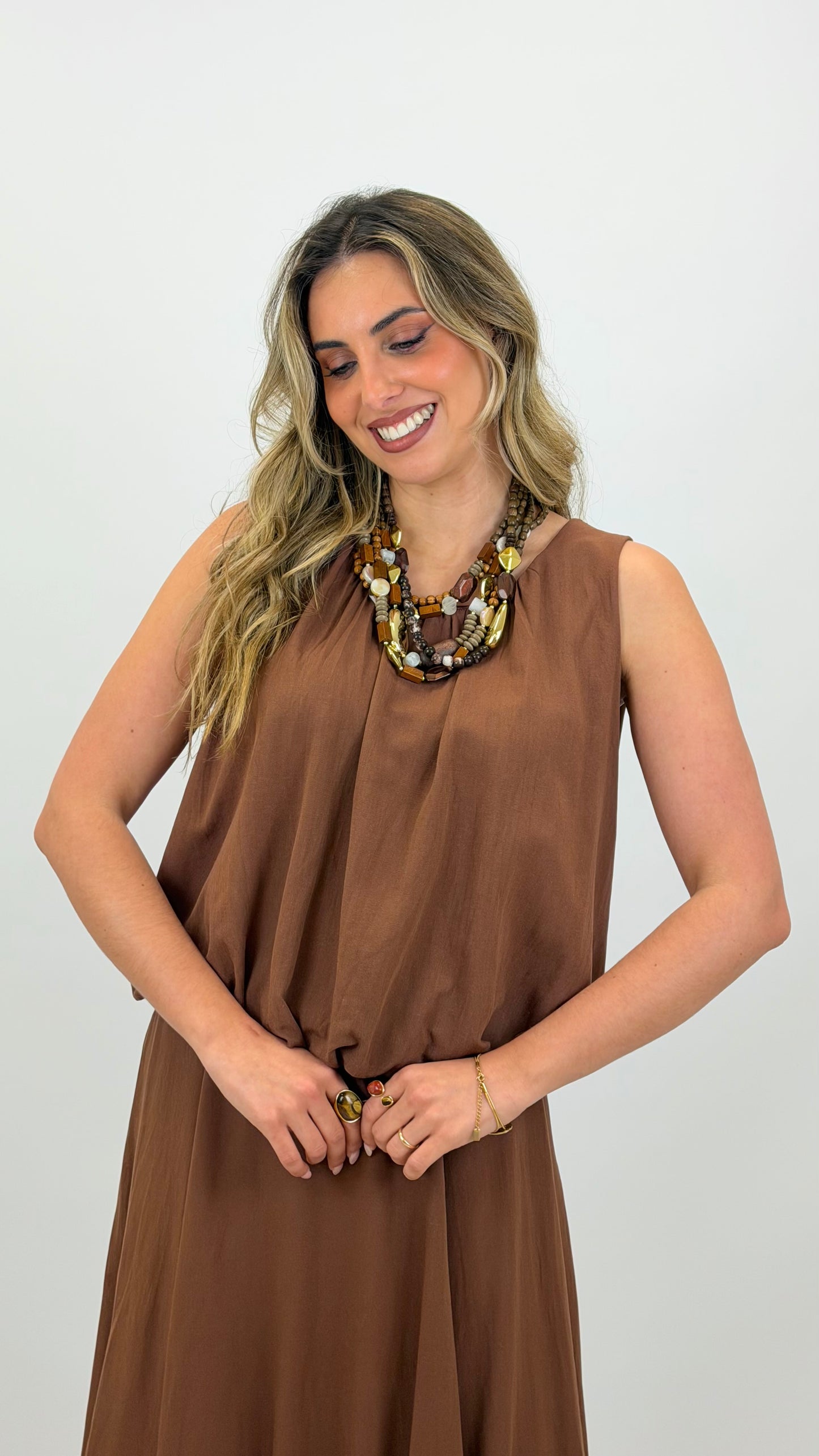 Conjunto top e saia abalonada castanho