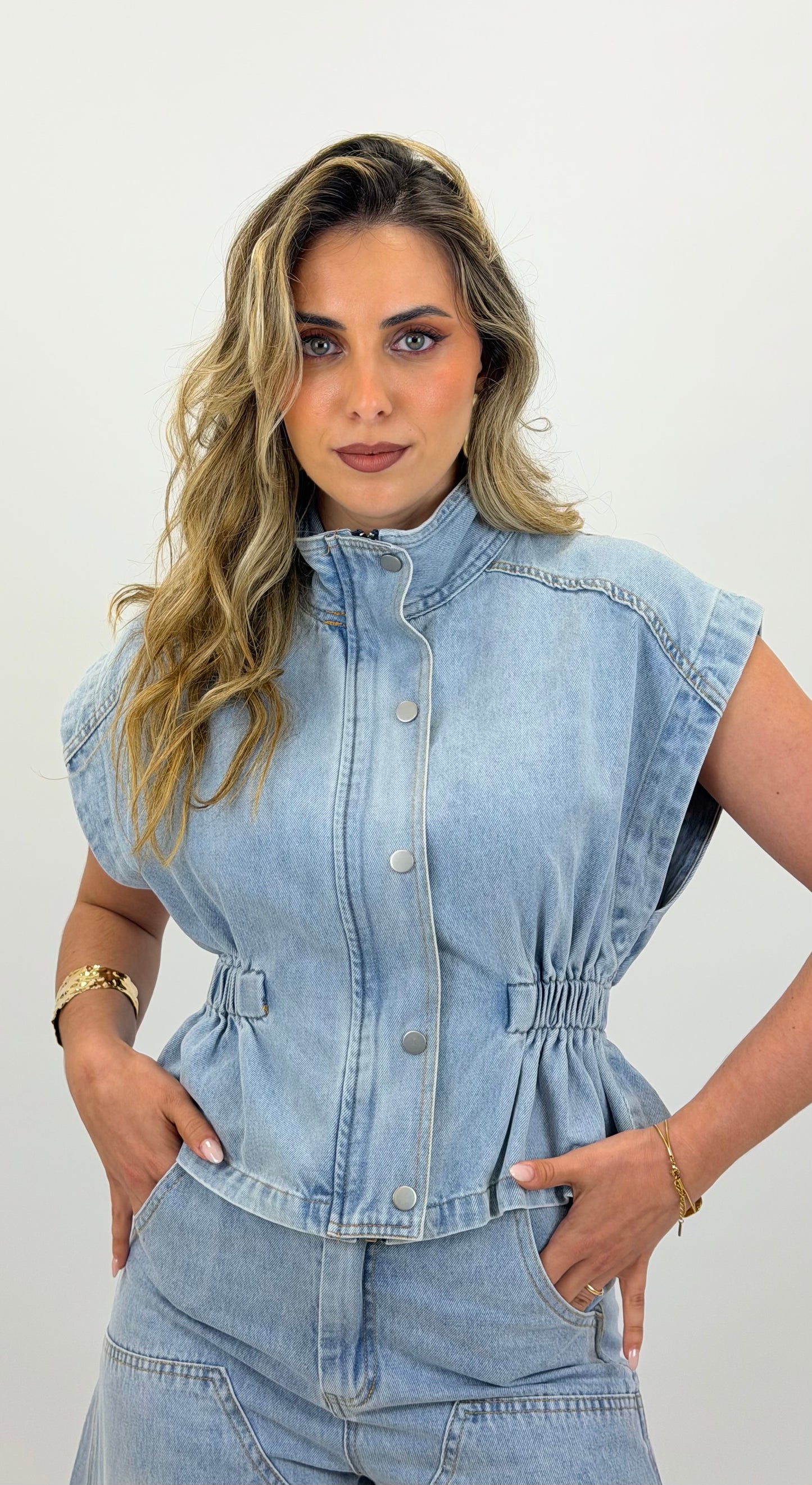 Conjunto top/colete e calça de ganga modelo baloon