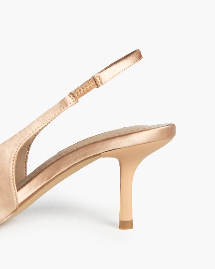 Sapato tacão stilleto cetim laço bege/dourado