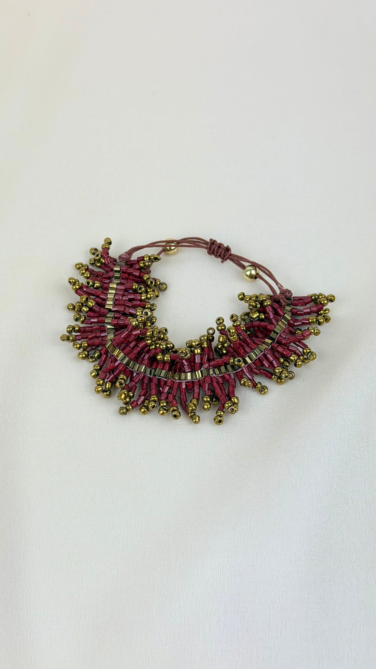 Pulseira missangas bordeaux e castanho