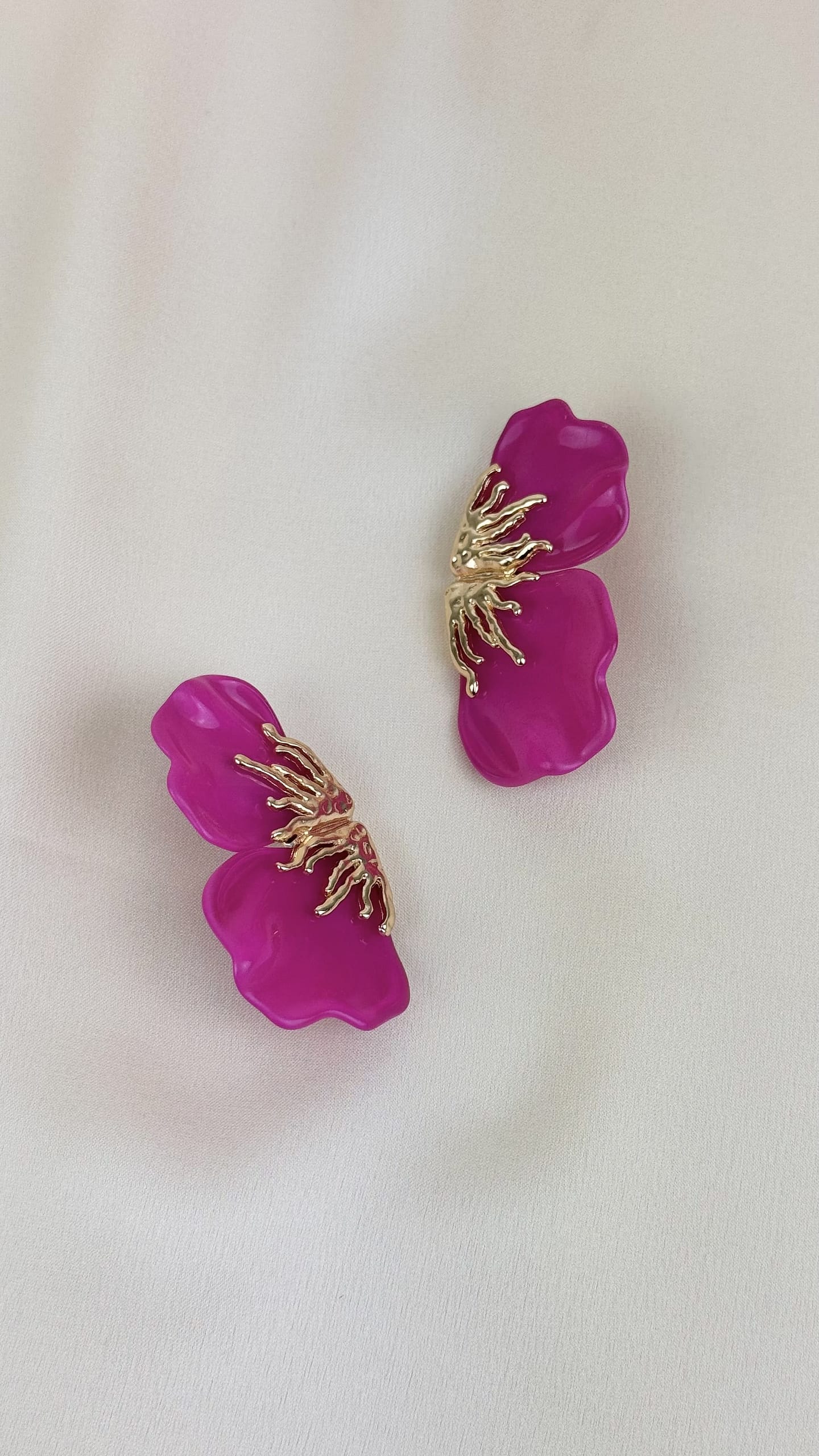 Brincos meia-flor rosa e dourado