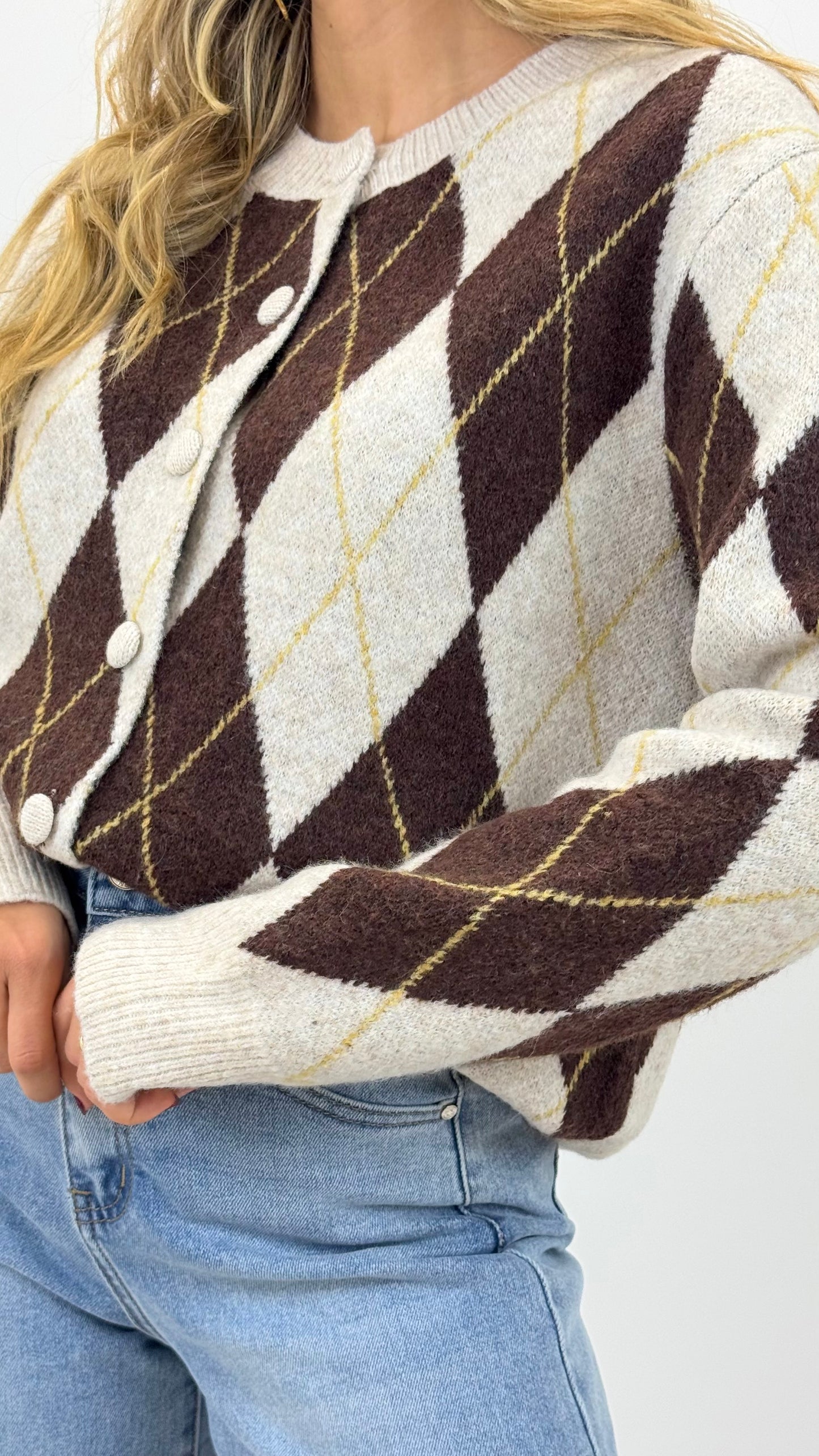 Casaco malha losangos creme, castanho e risquinha amarela