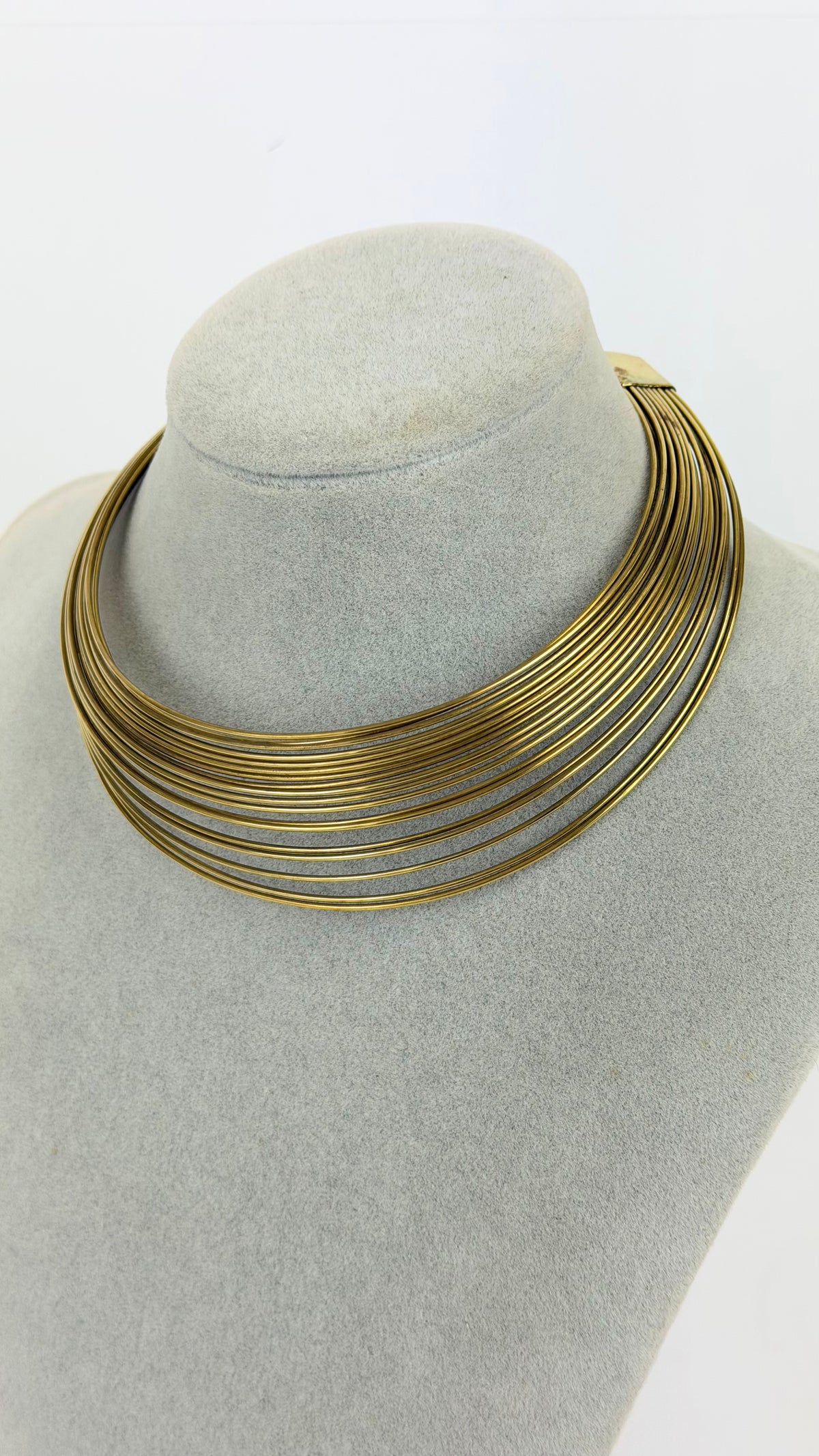 Gargantilha metal dourado