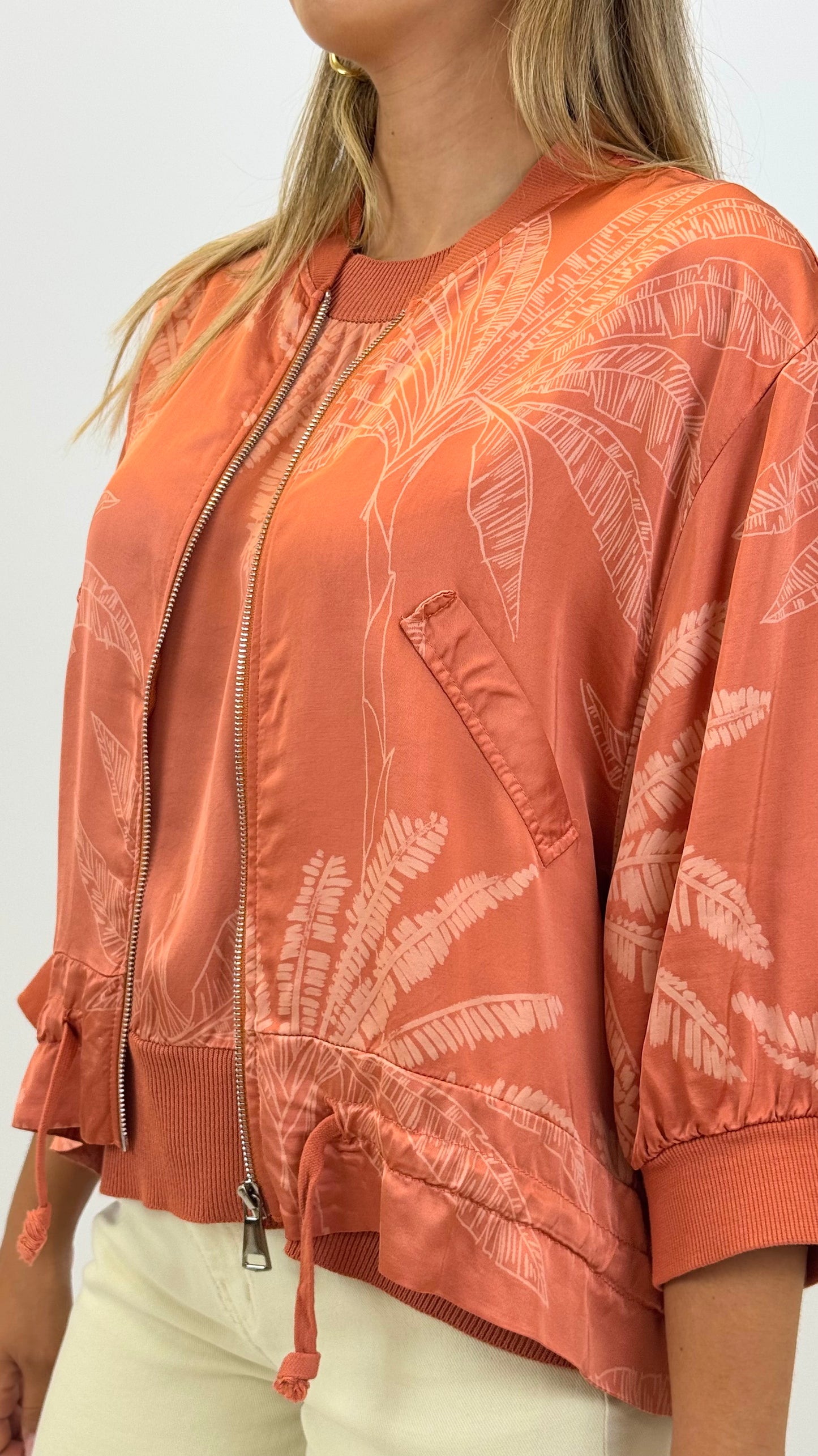 Bomber acetinado com padrão telha