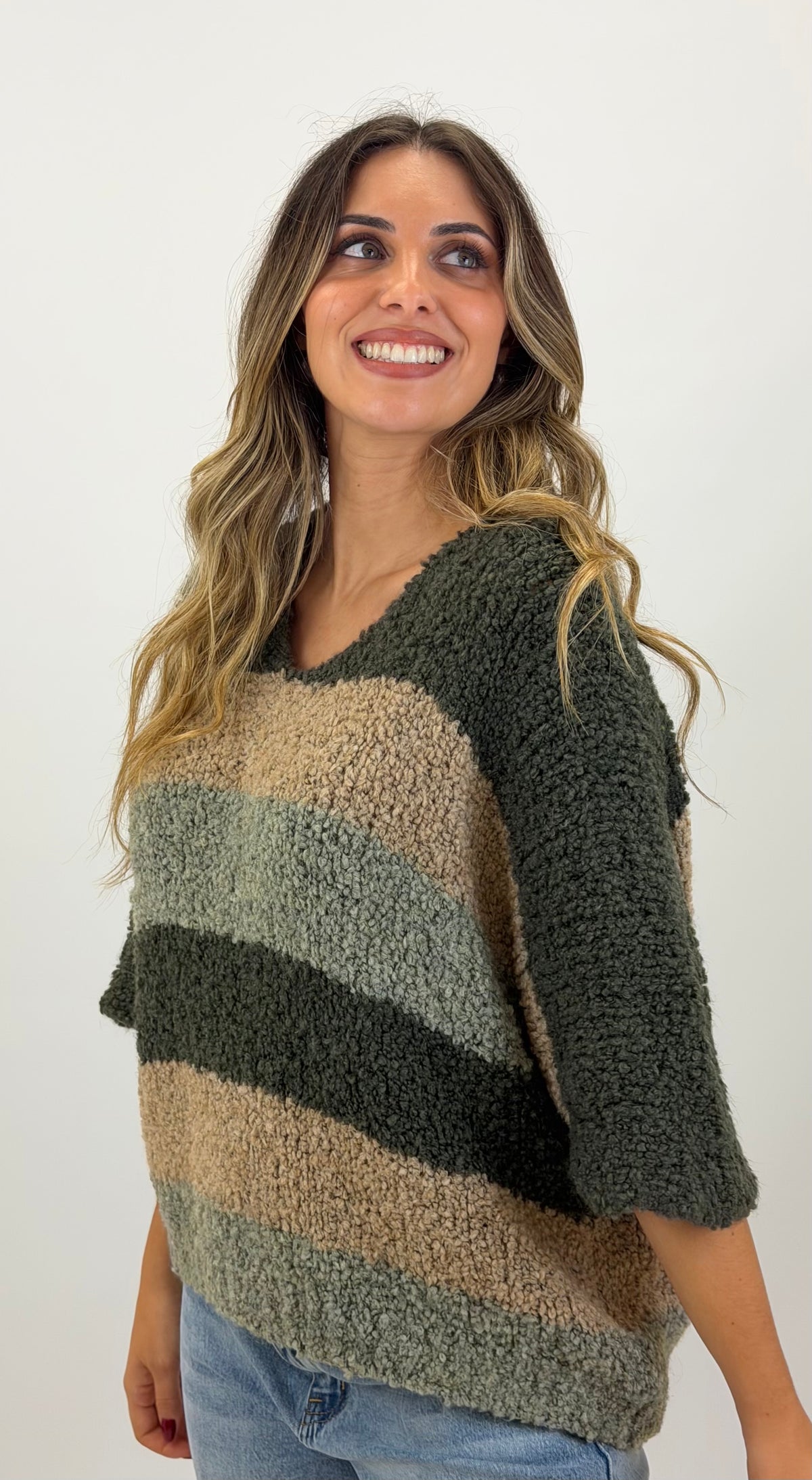 Camisola malha estilo carneirinho tons verde e bege