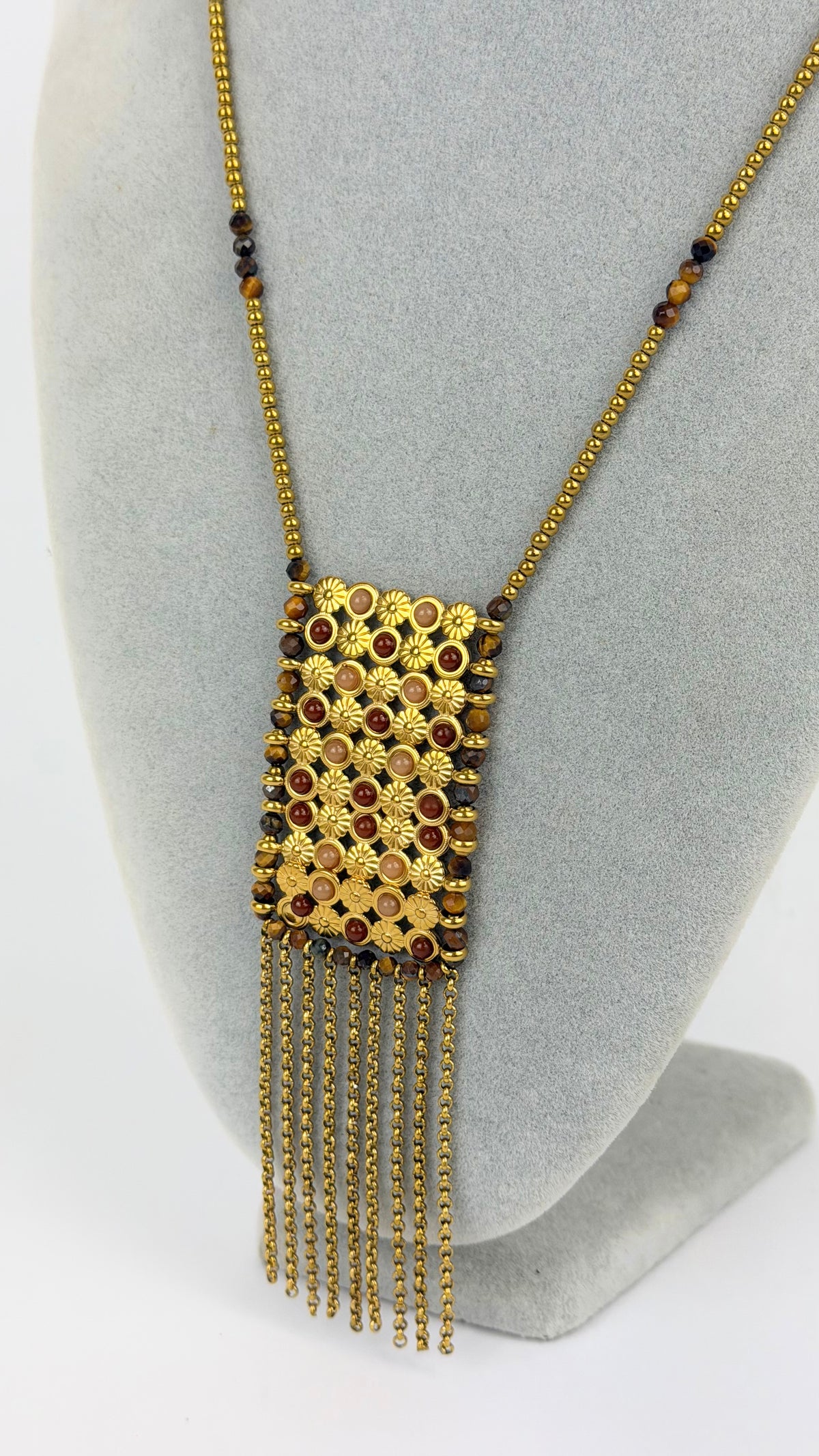 Colar comprido missangas dourado e pedrinhas tons terra