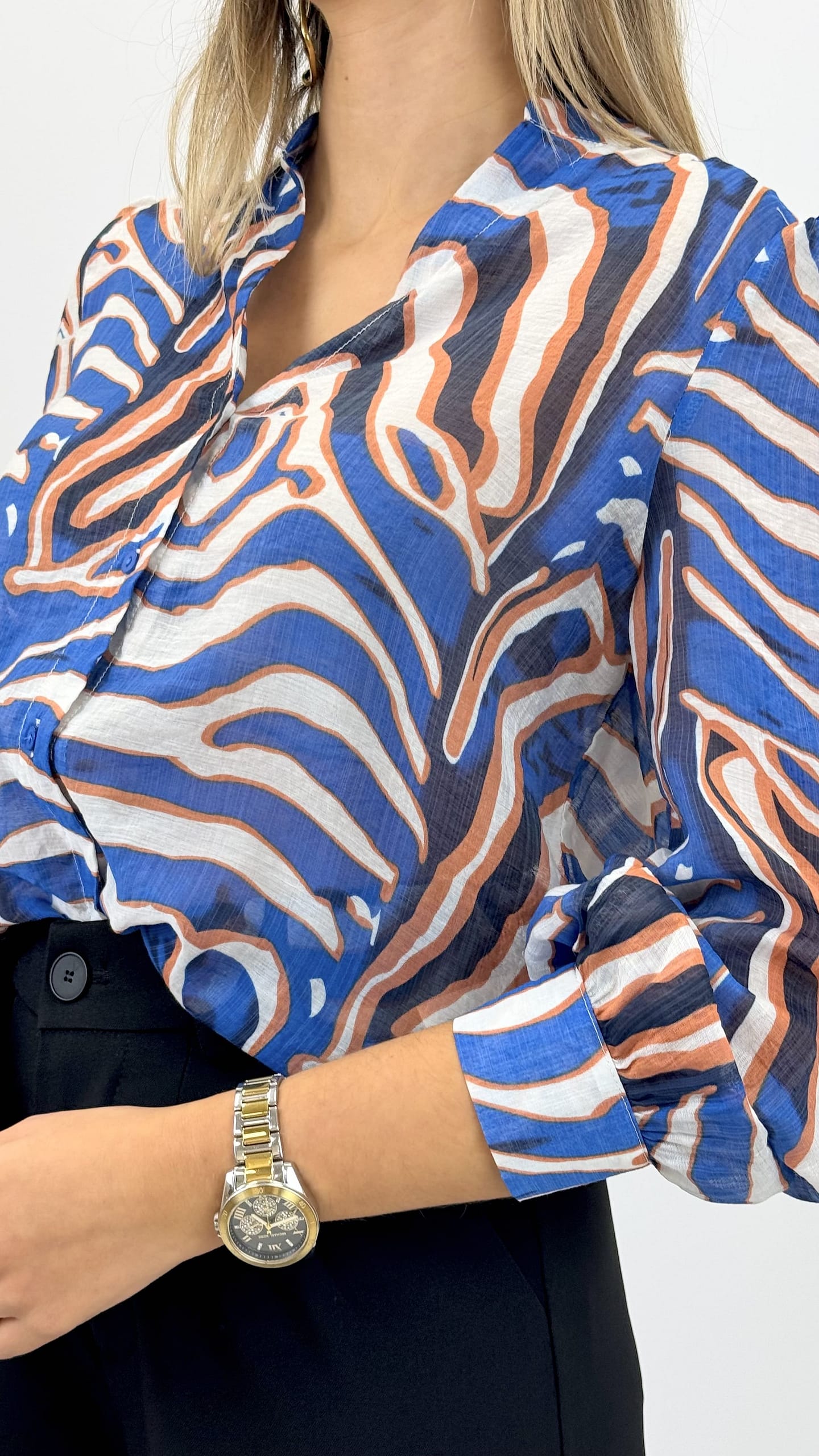 Blusa zebra tons azulão, preto e laranja