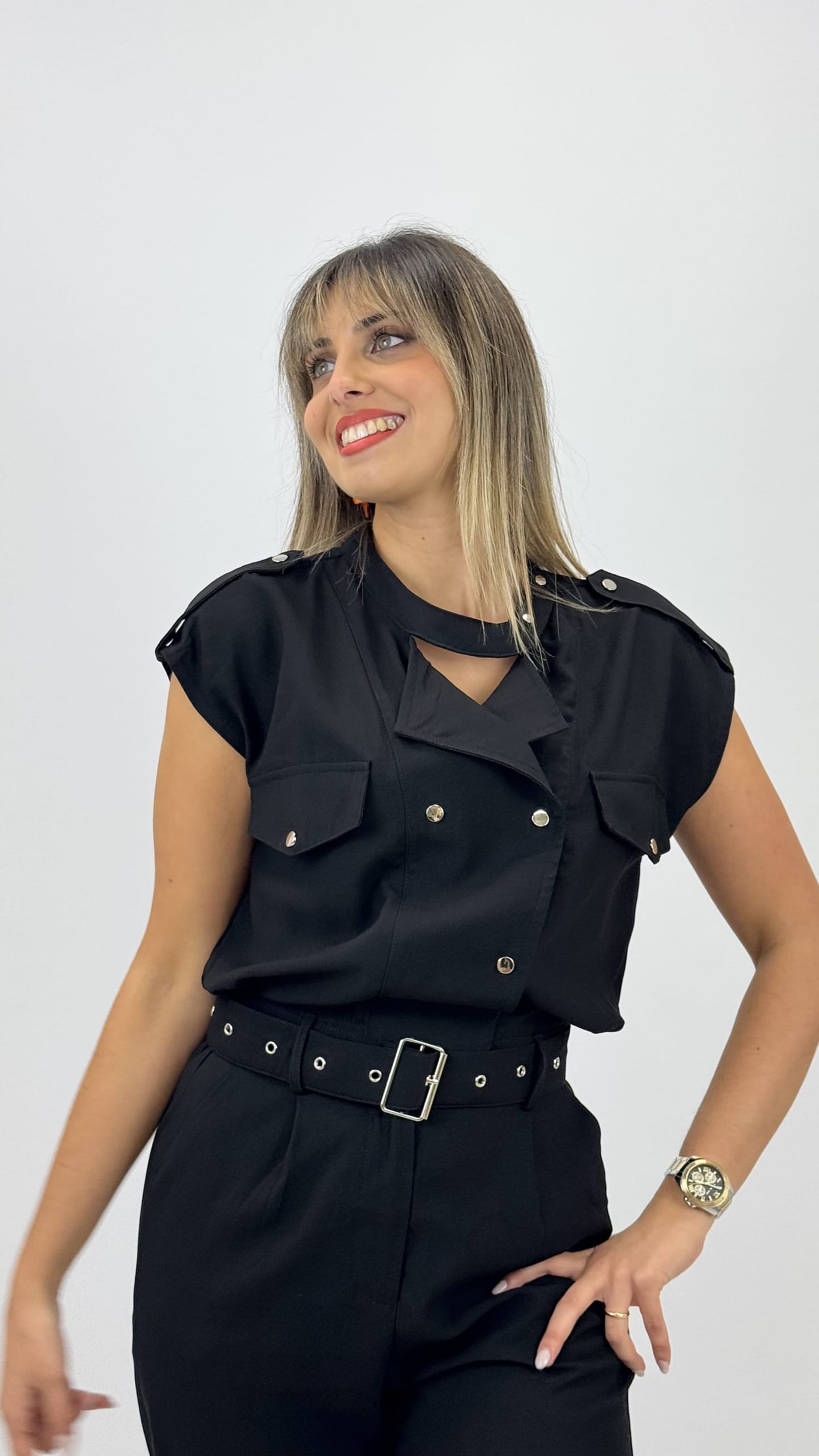 Macacão com cinto preto