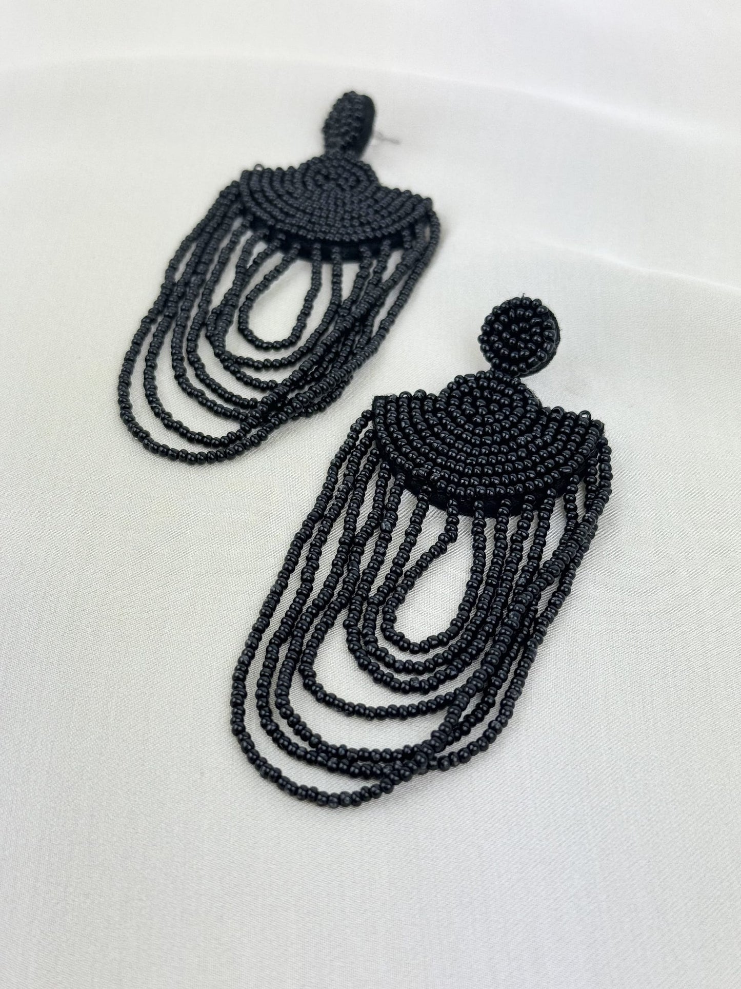 Brincos missangas pretas