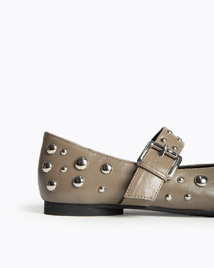 Sabrina pele sintética com tachas taupe