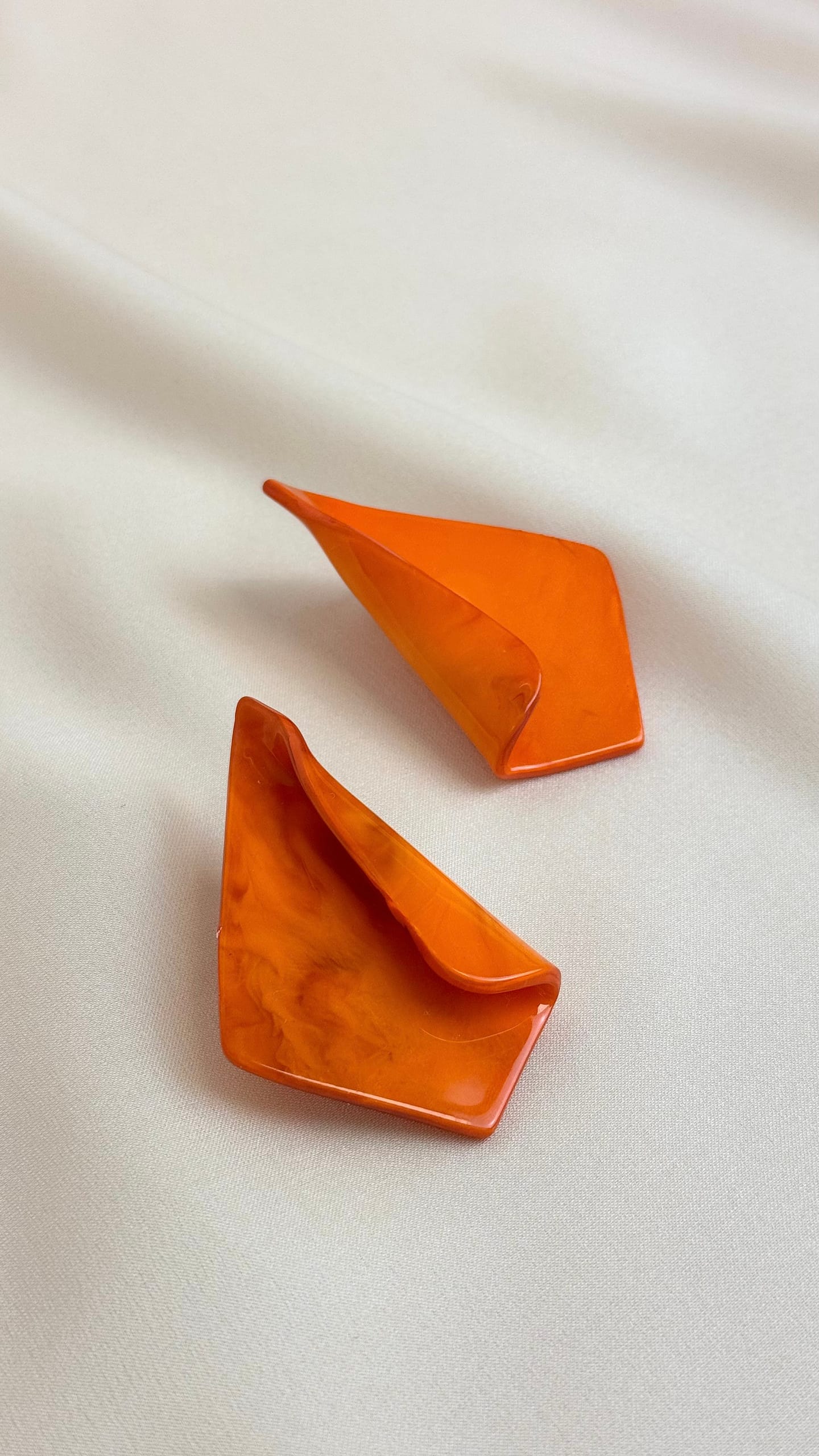 Brincos acrílico laranja