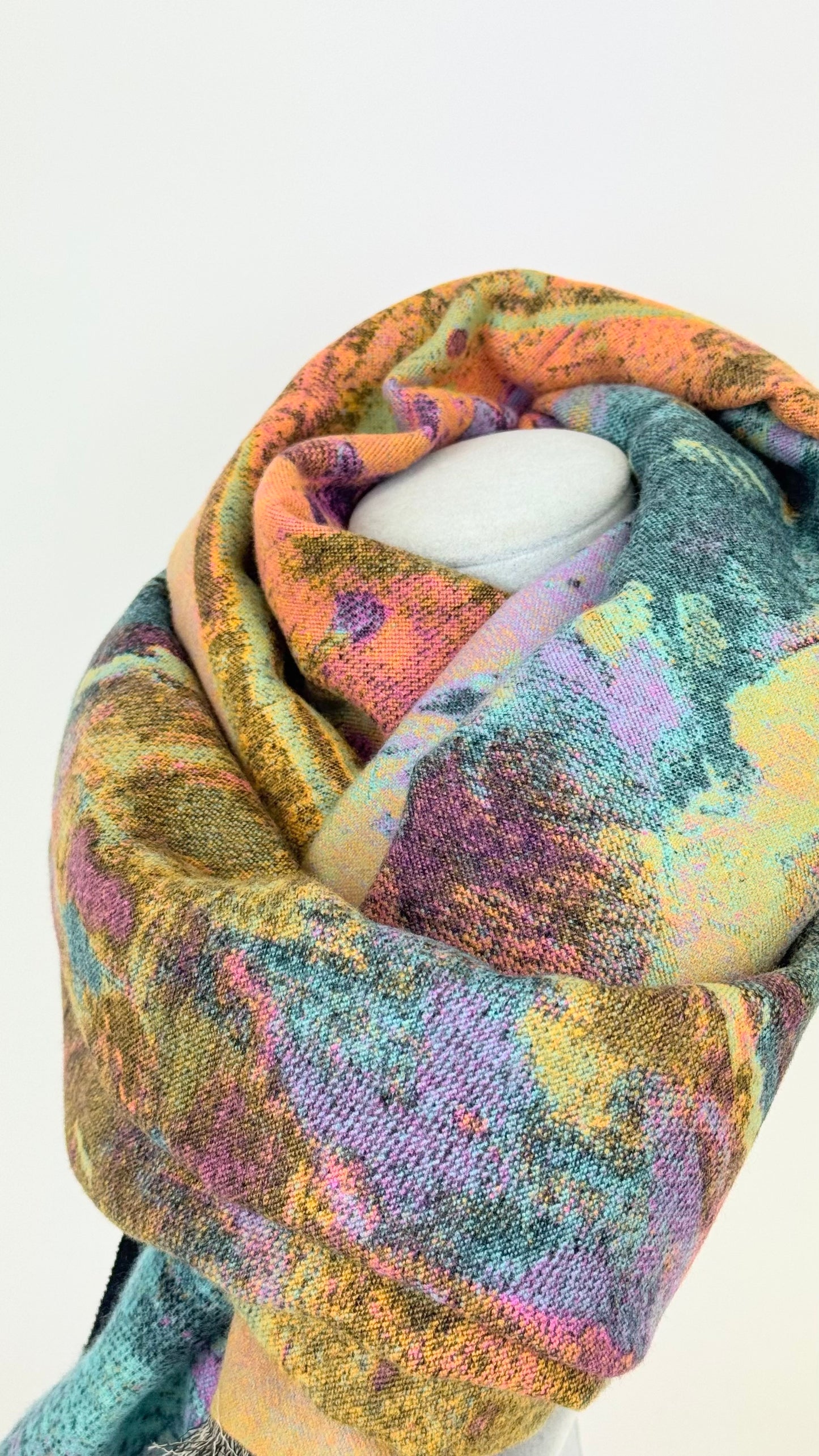 Écharpe quente e macia estampado tons lilás, turquesa, preto