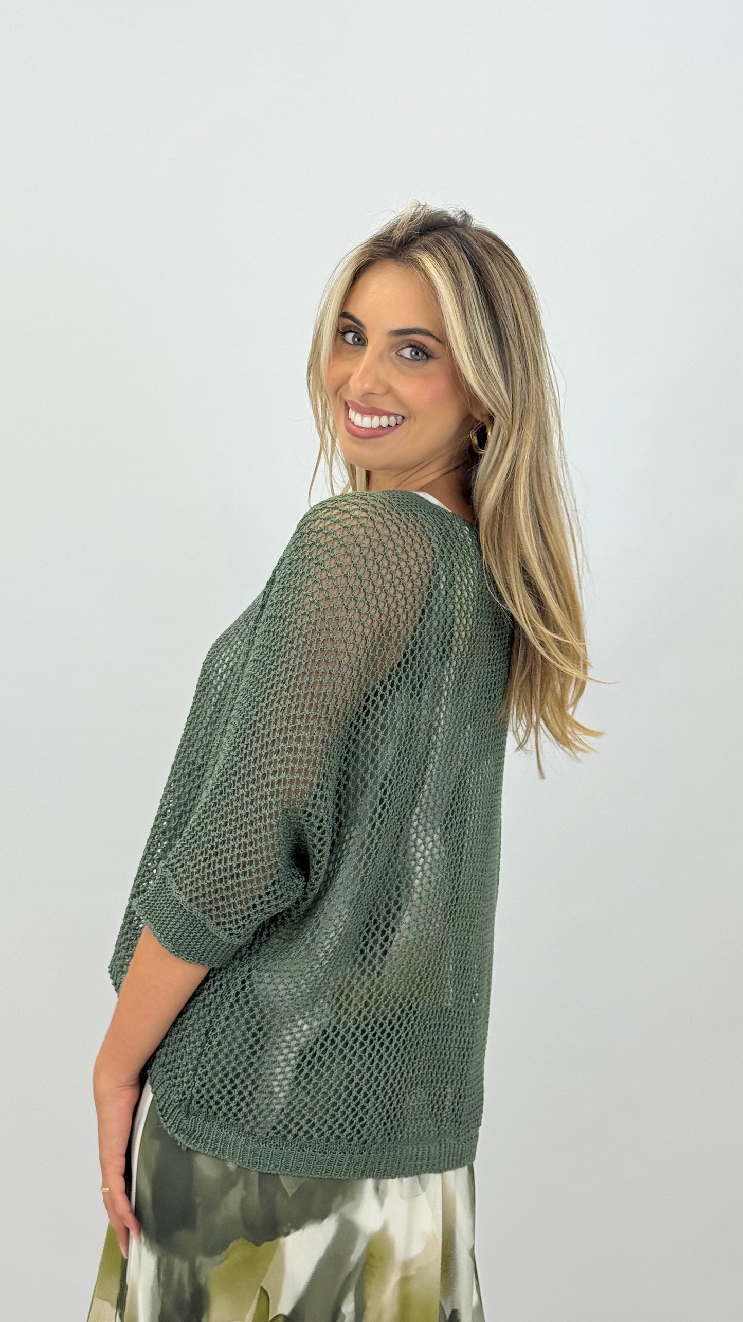 Casaco malha perfurada com botões verde