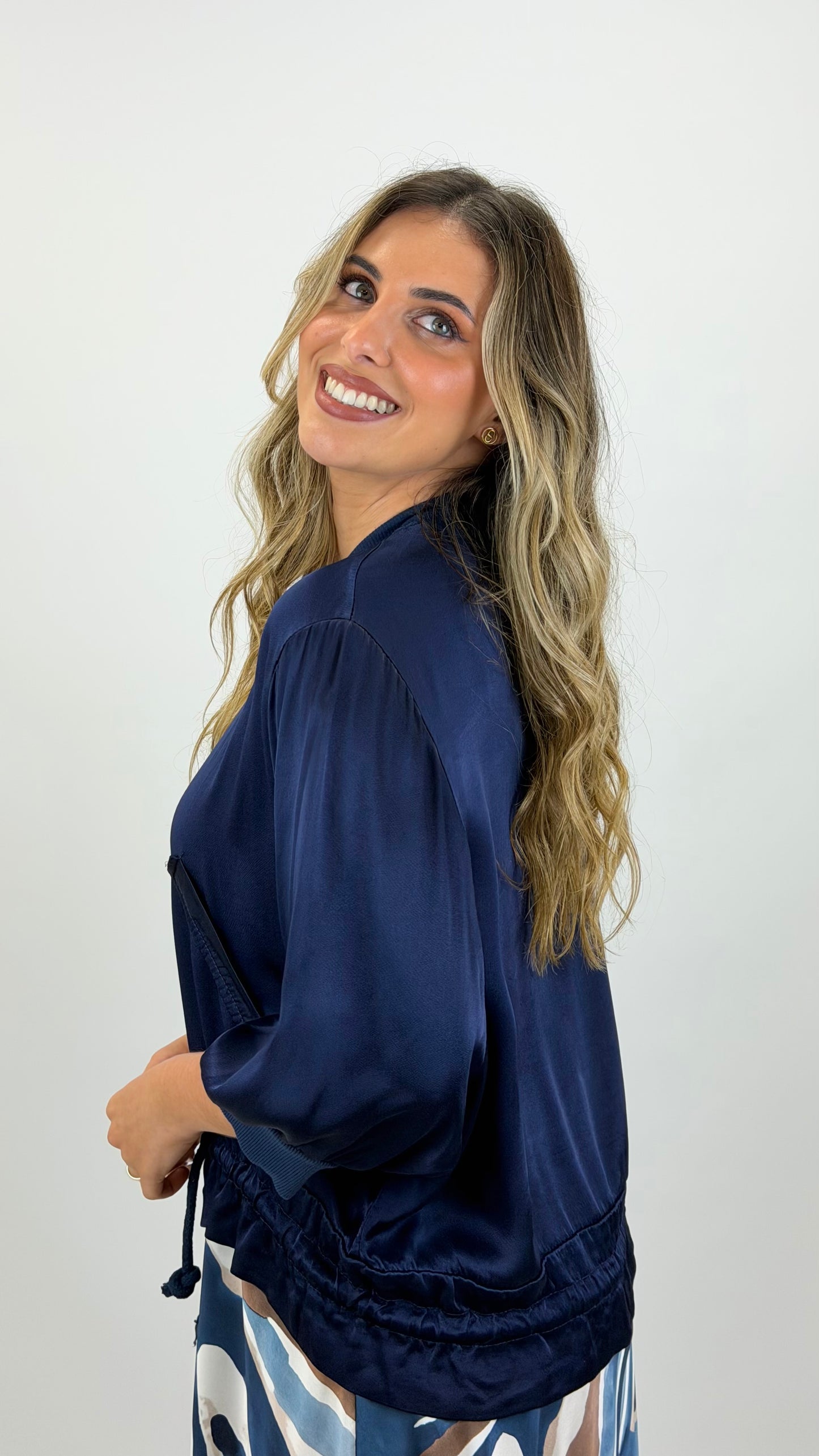 Bomber acetinado azul-marinho