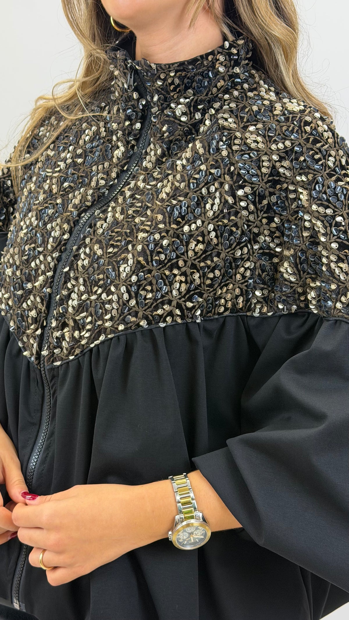 Bomber malha preto lantejoulas assimétricas dourado