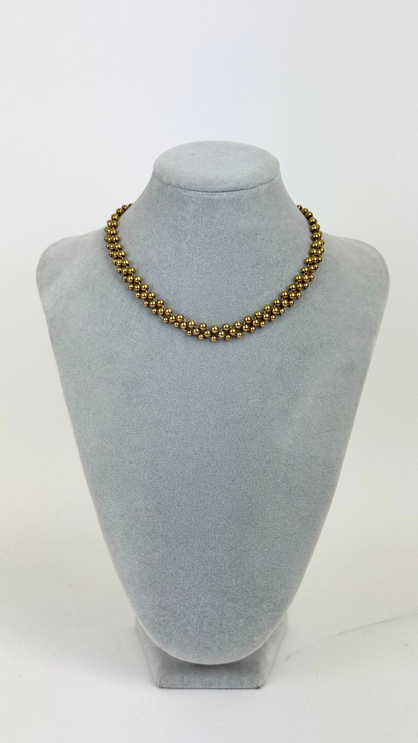 Colar de aço dourado bolinhas