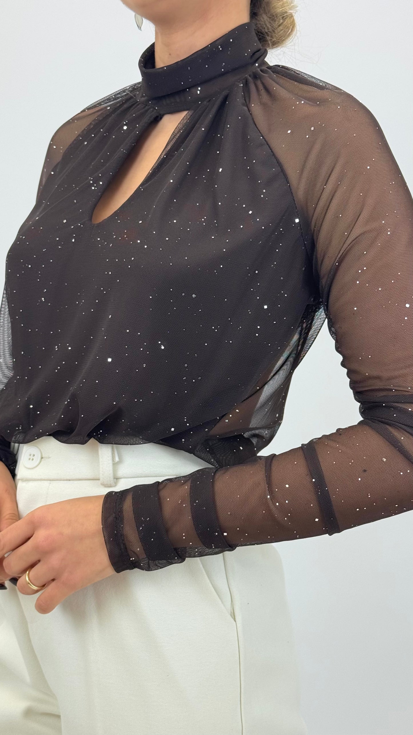 Body translúcido castanho com brilho