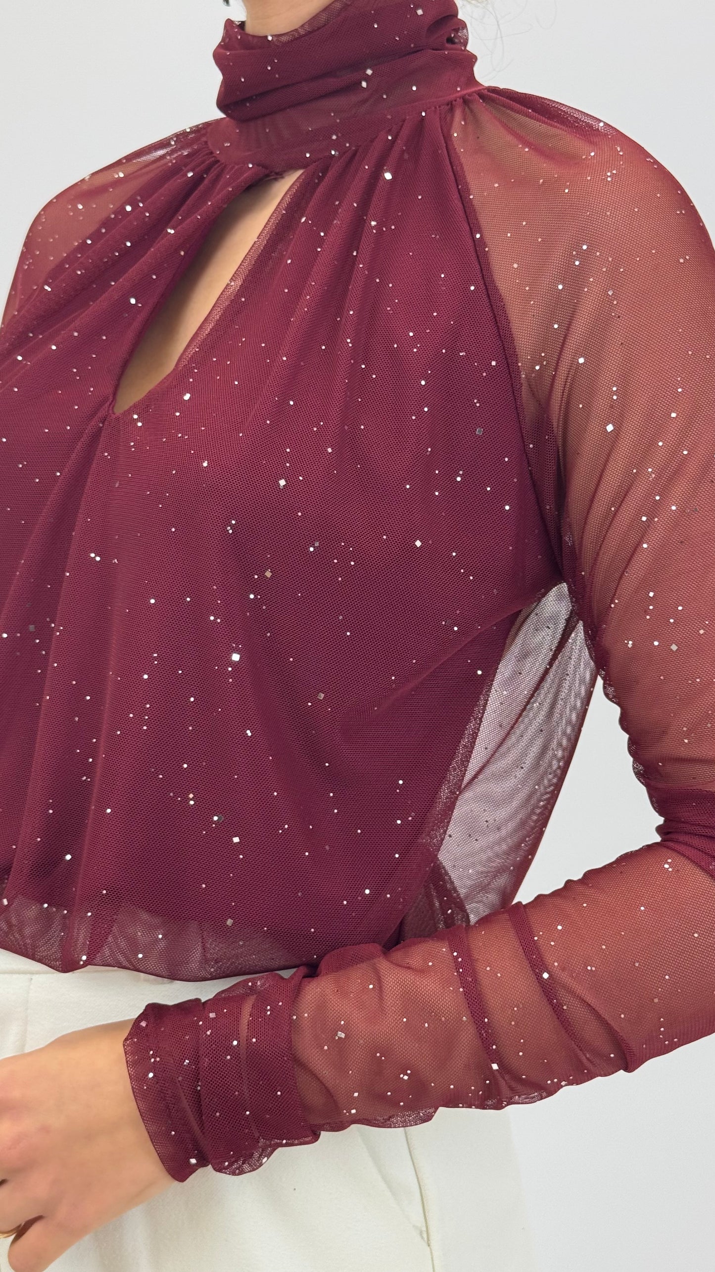 Body translúcido bordeaux com brilho