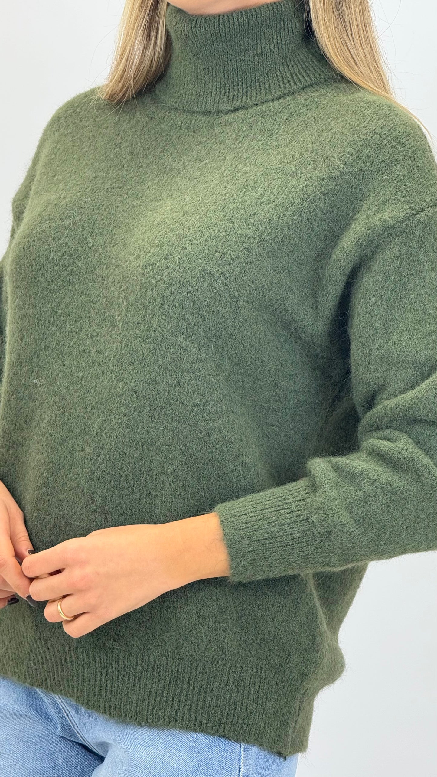 Camisola gola-alta em lã verde