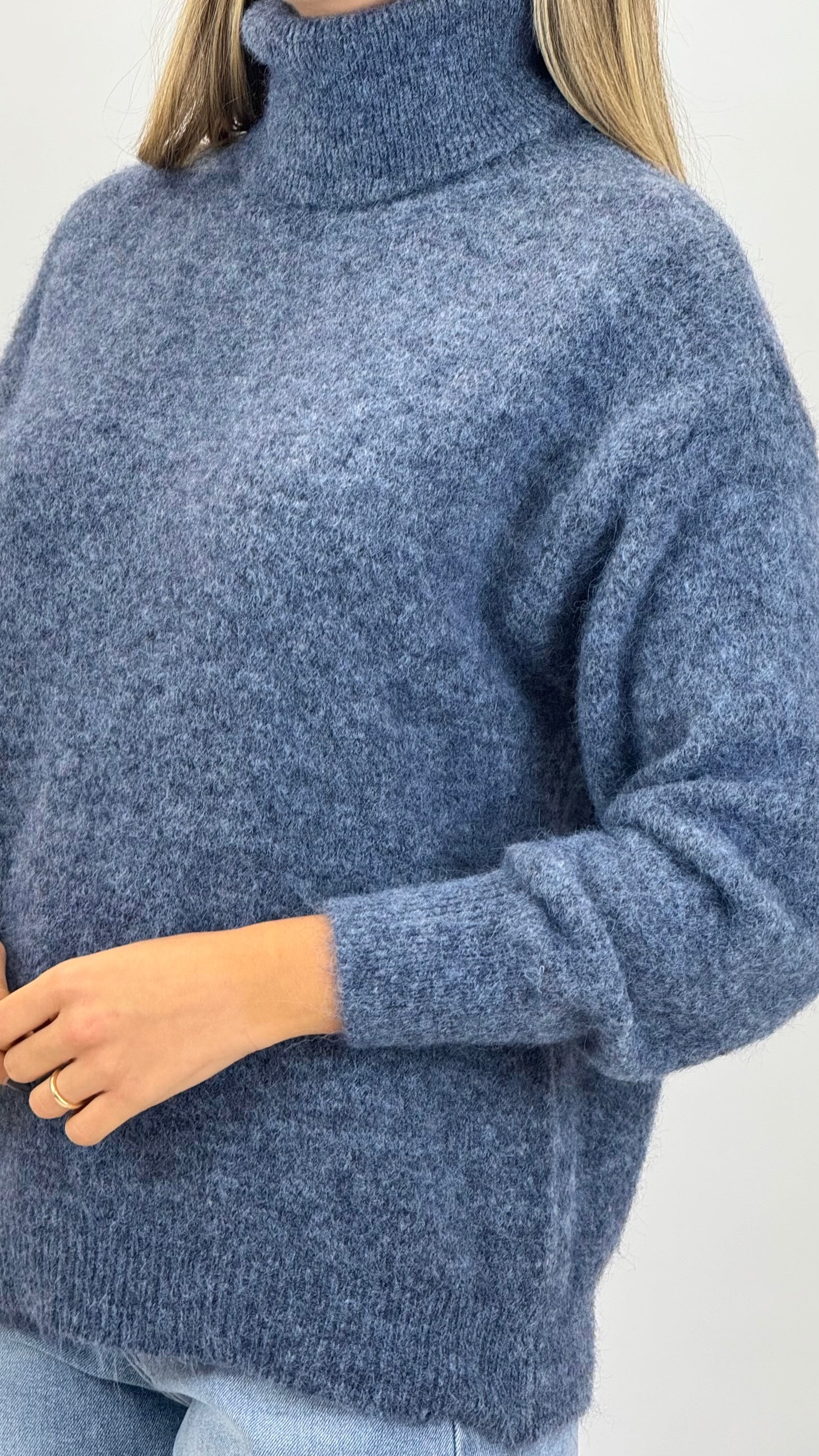 Camisola gola-alta em lã azul-inglês