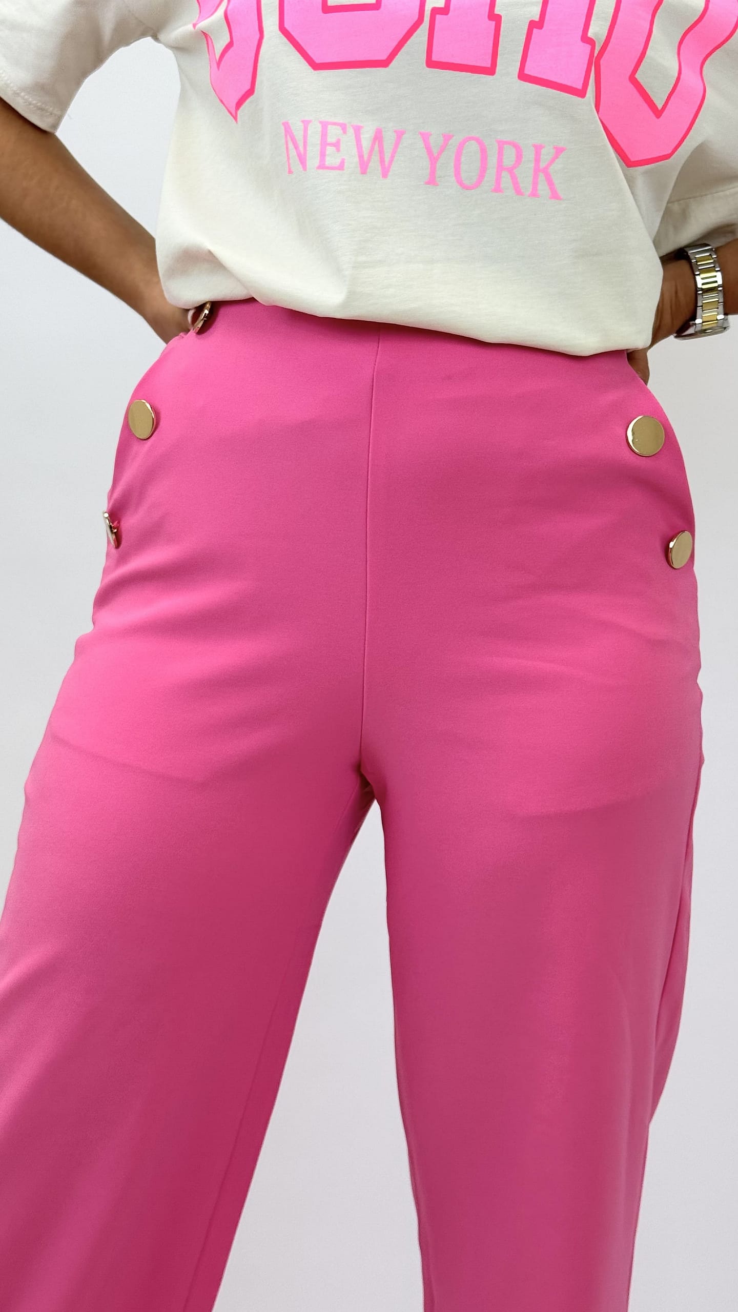 Calça Rosa com botões dourados