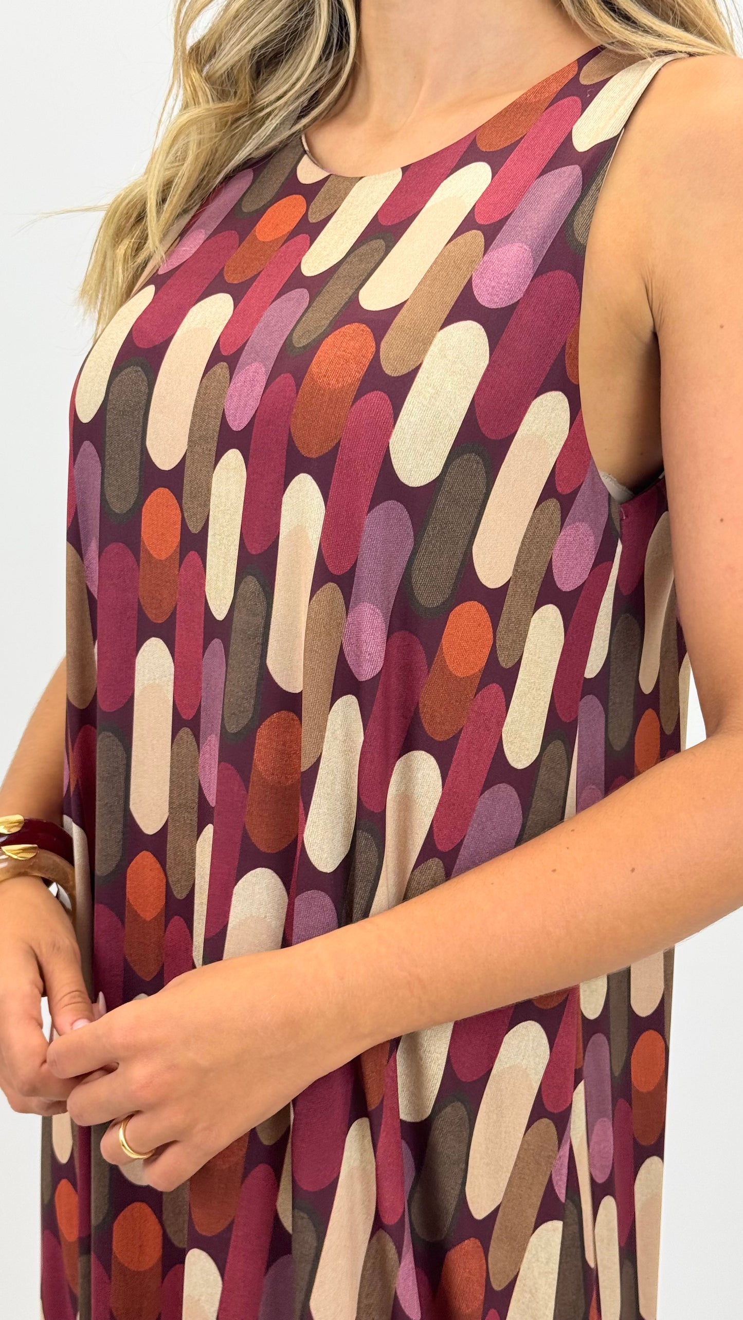 Vestido malha-fria tons bordeaux e telha