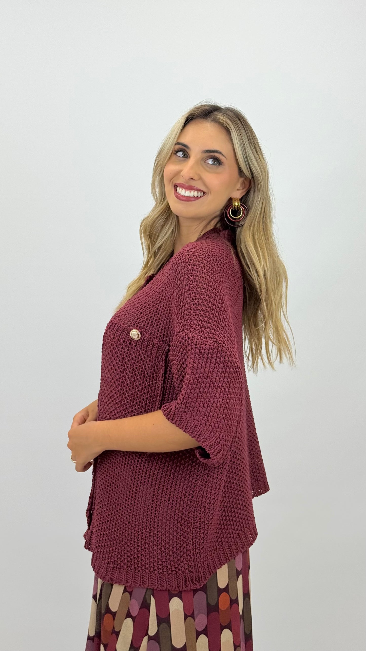 Casaco malha de algodão com botões dourados bordeaux