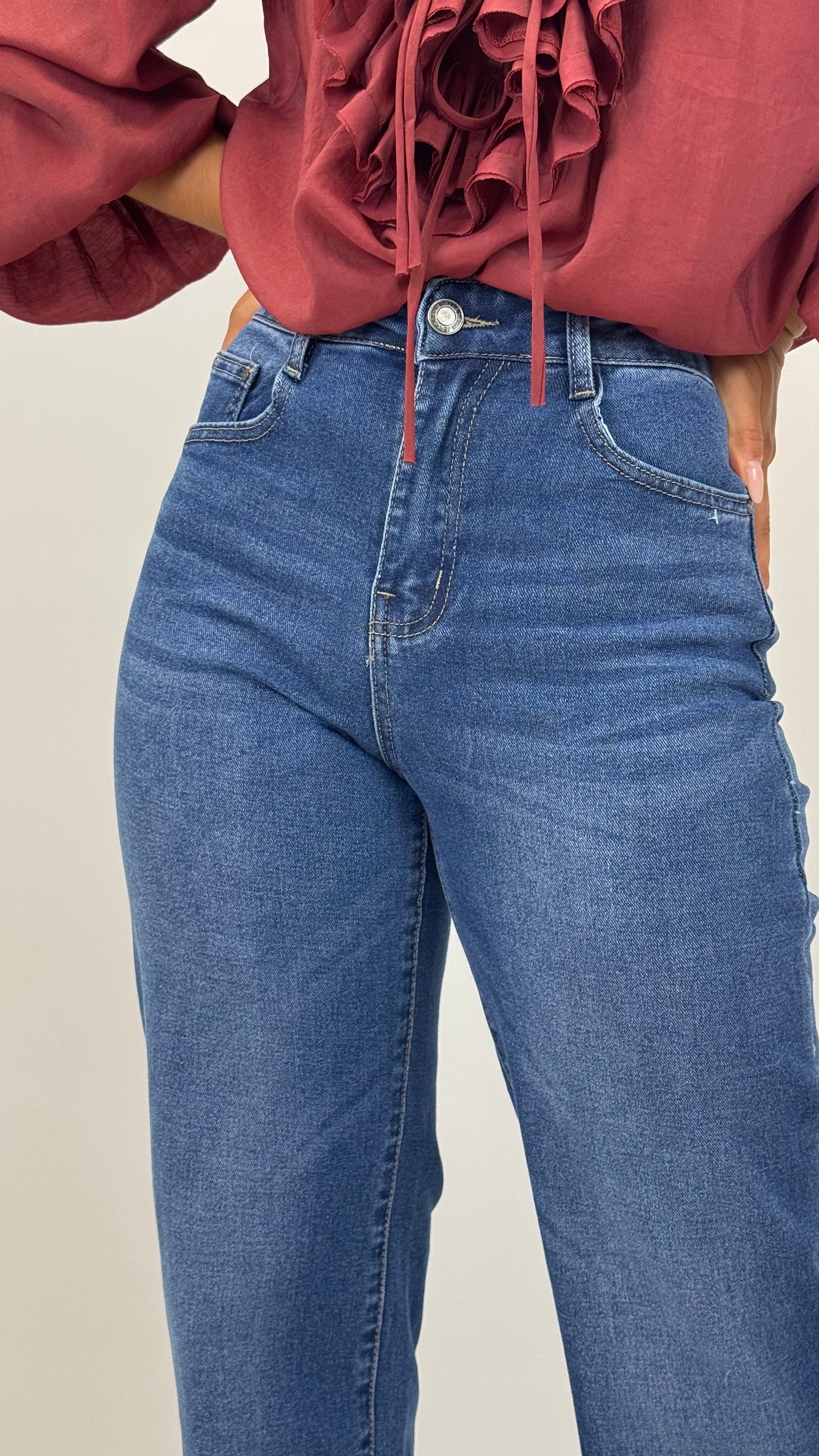 Calça ganga-escura elástica modelo wide-leg