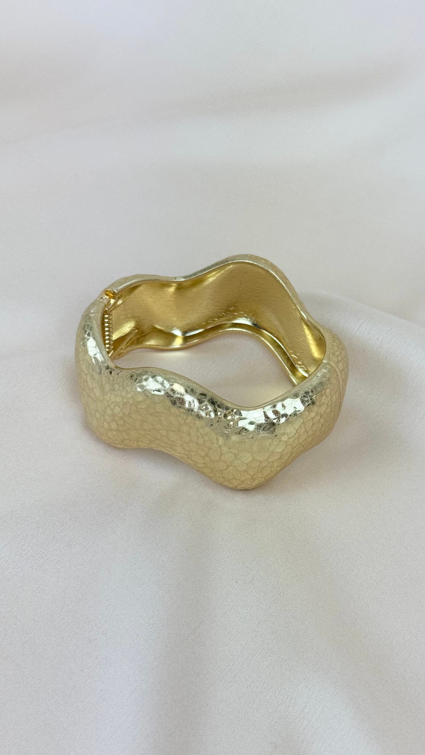 Escrava dourada ondinhas