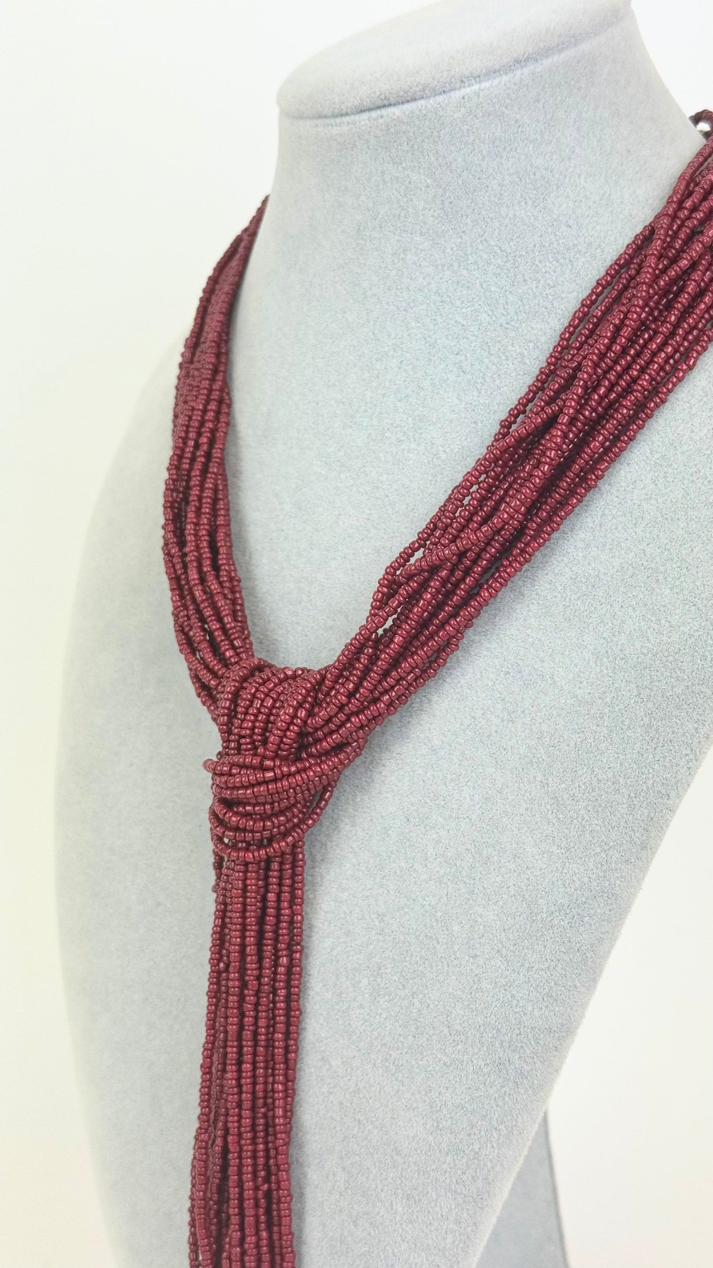 Colar gravata missangas bordeaux