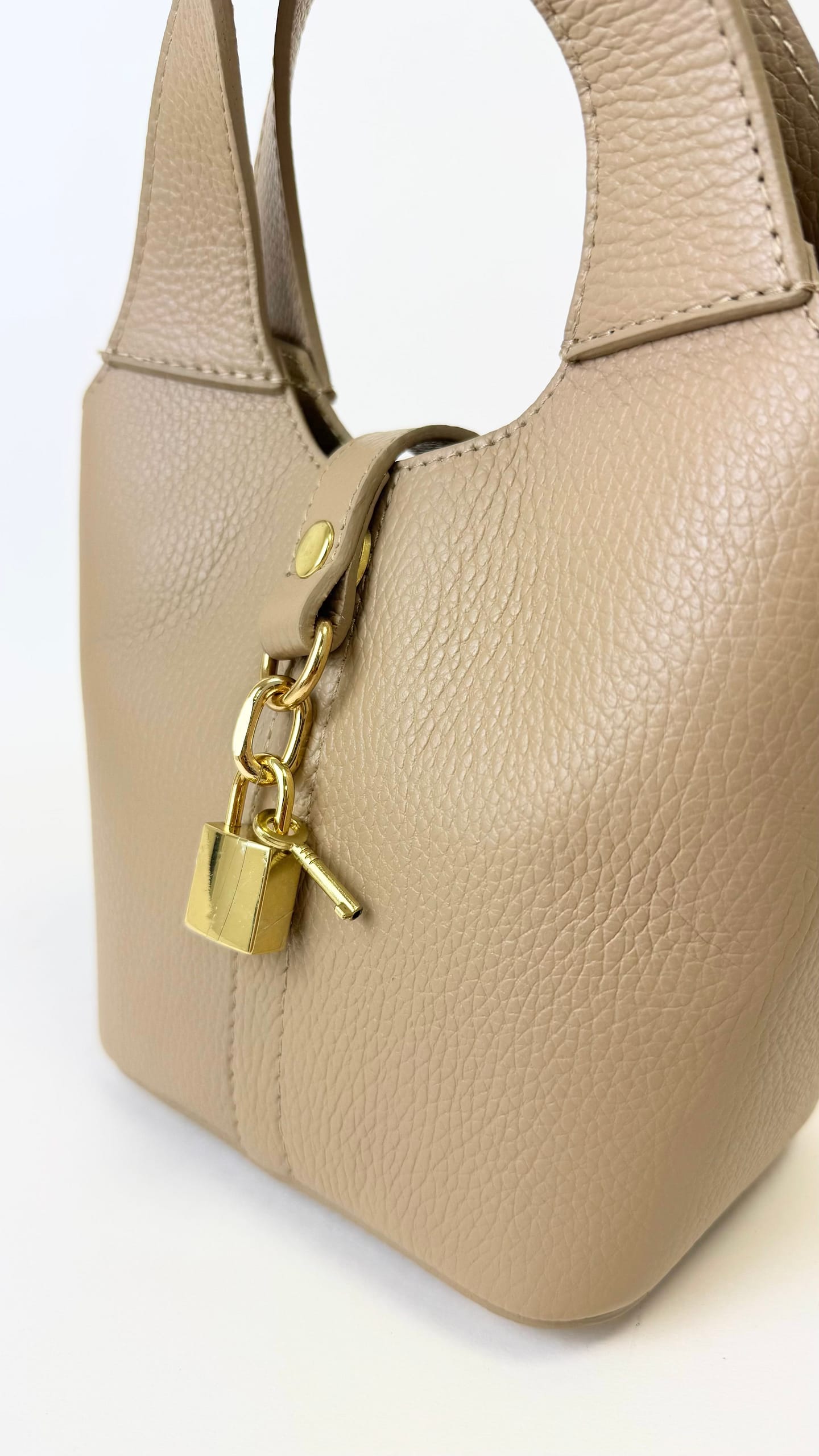 Mala Bucket com cadeado taupe
