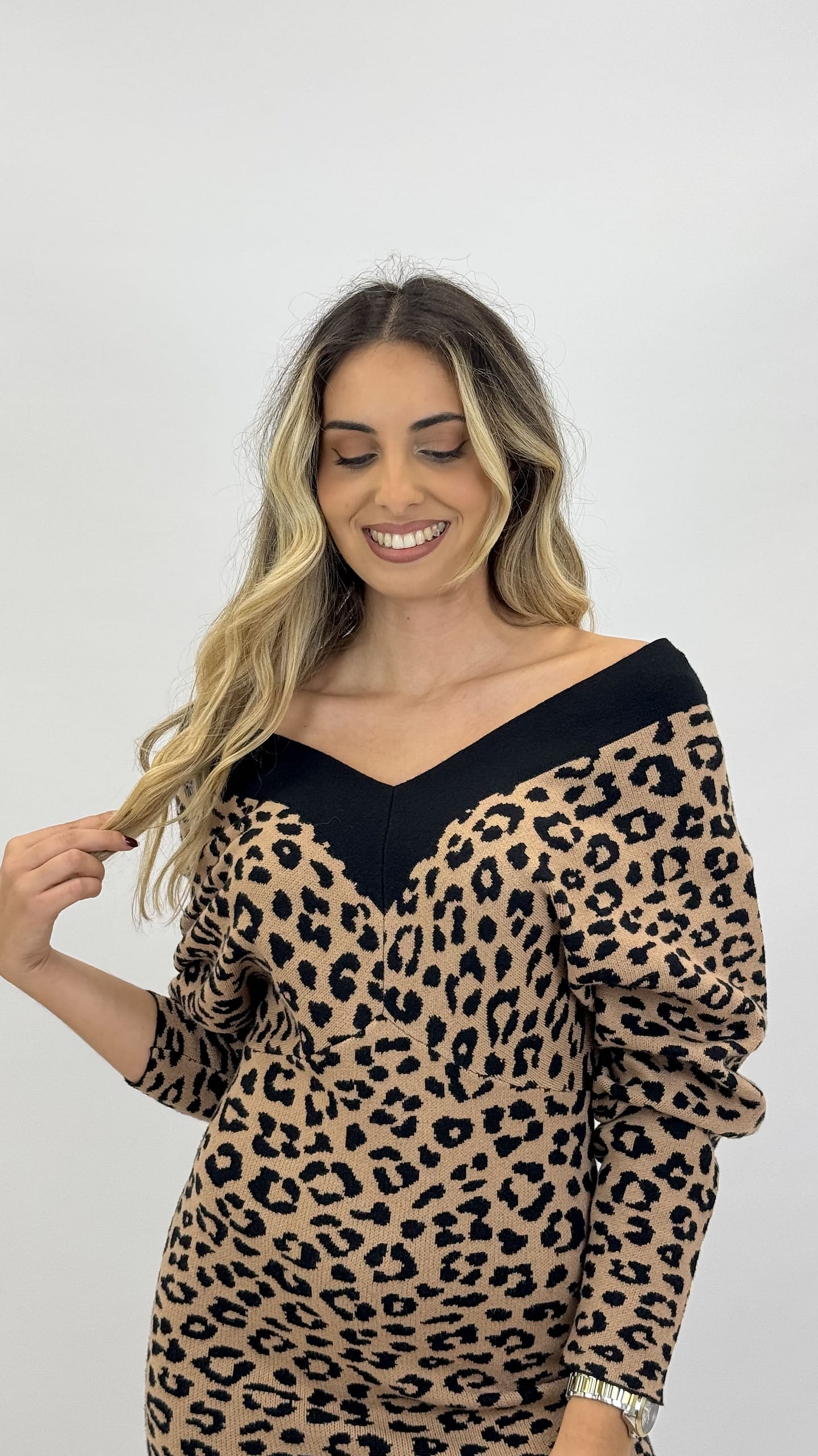 Vestido malha justo animal-print com decote preto