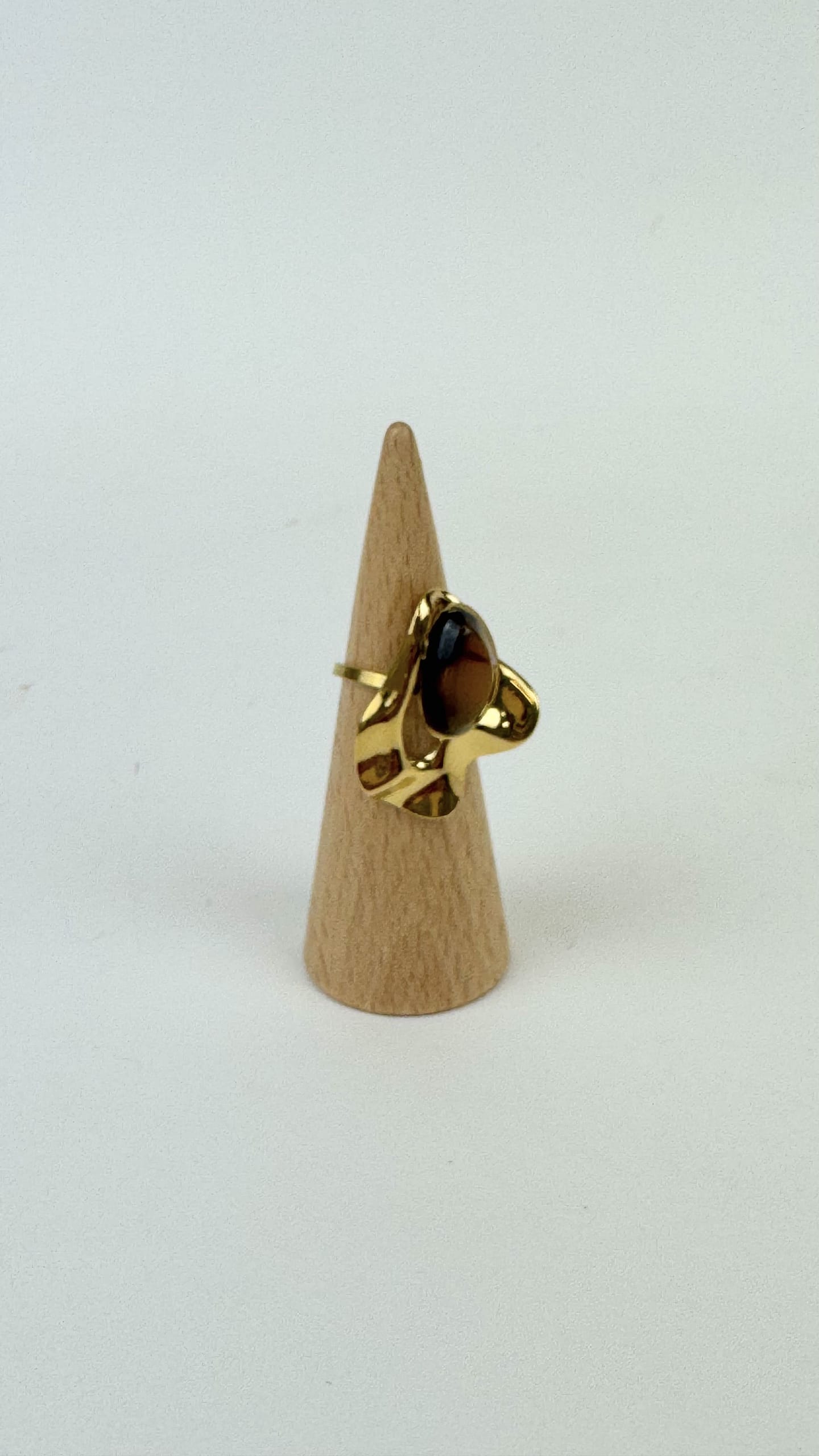 Anel aço assimétrico com pedra camel