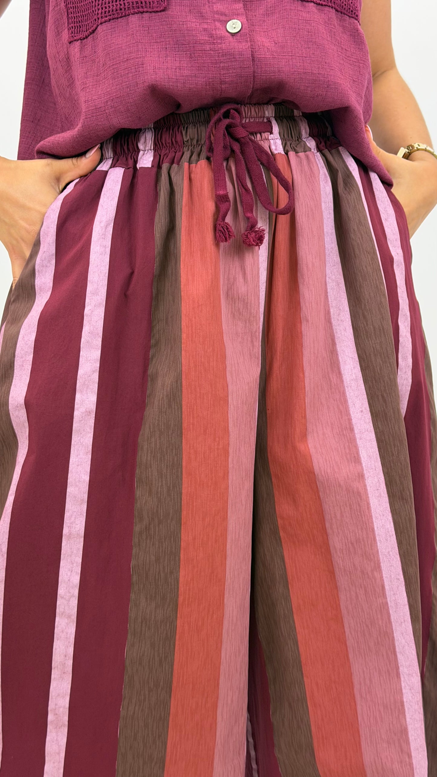 Pantalona estilo cullote riscas tons rosa e buganvilia