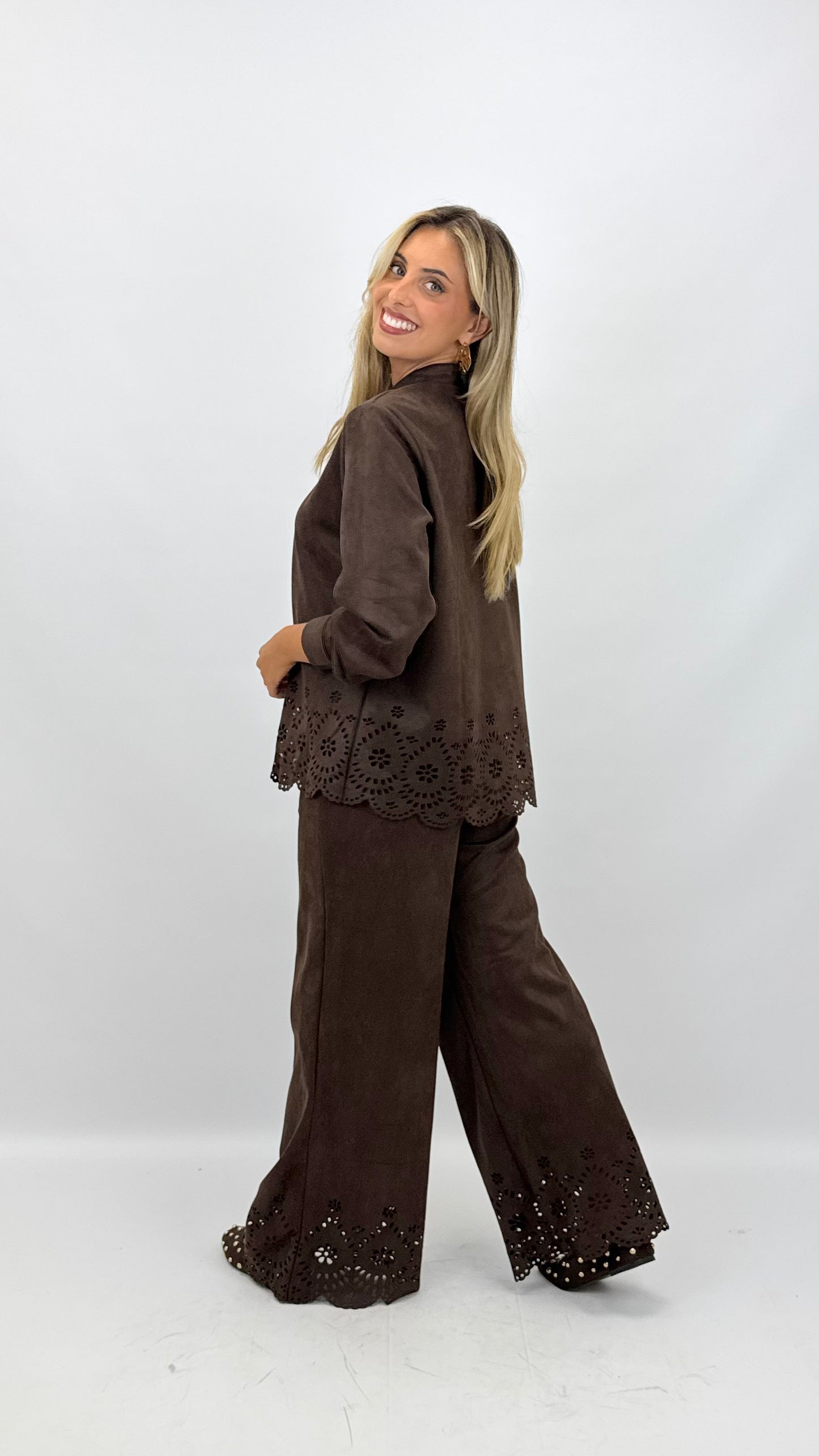 Conjunto camisa e calça camurça castanho