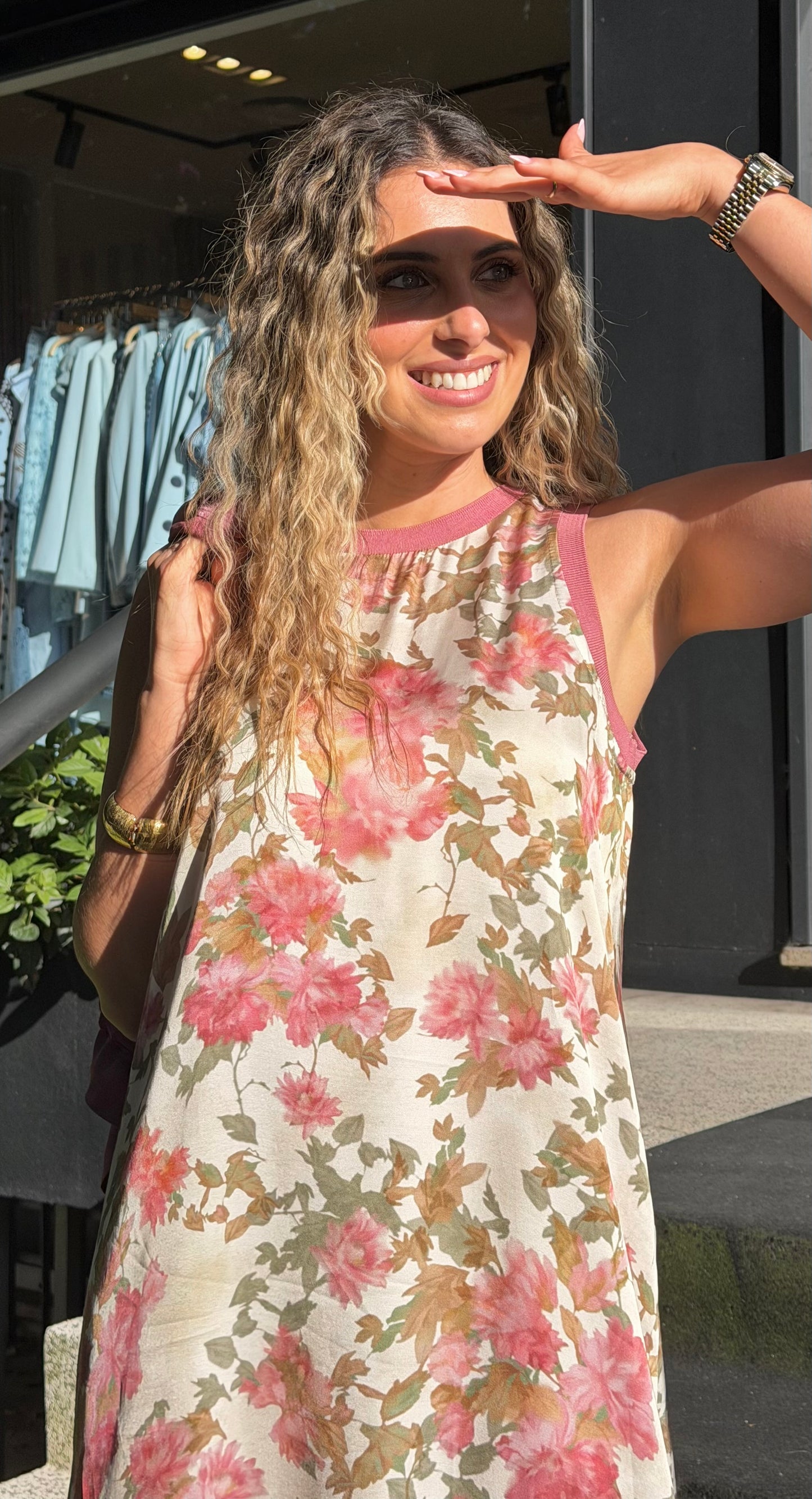 Vestido cavado midi estampado floral romântico