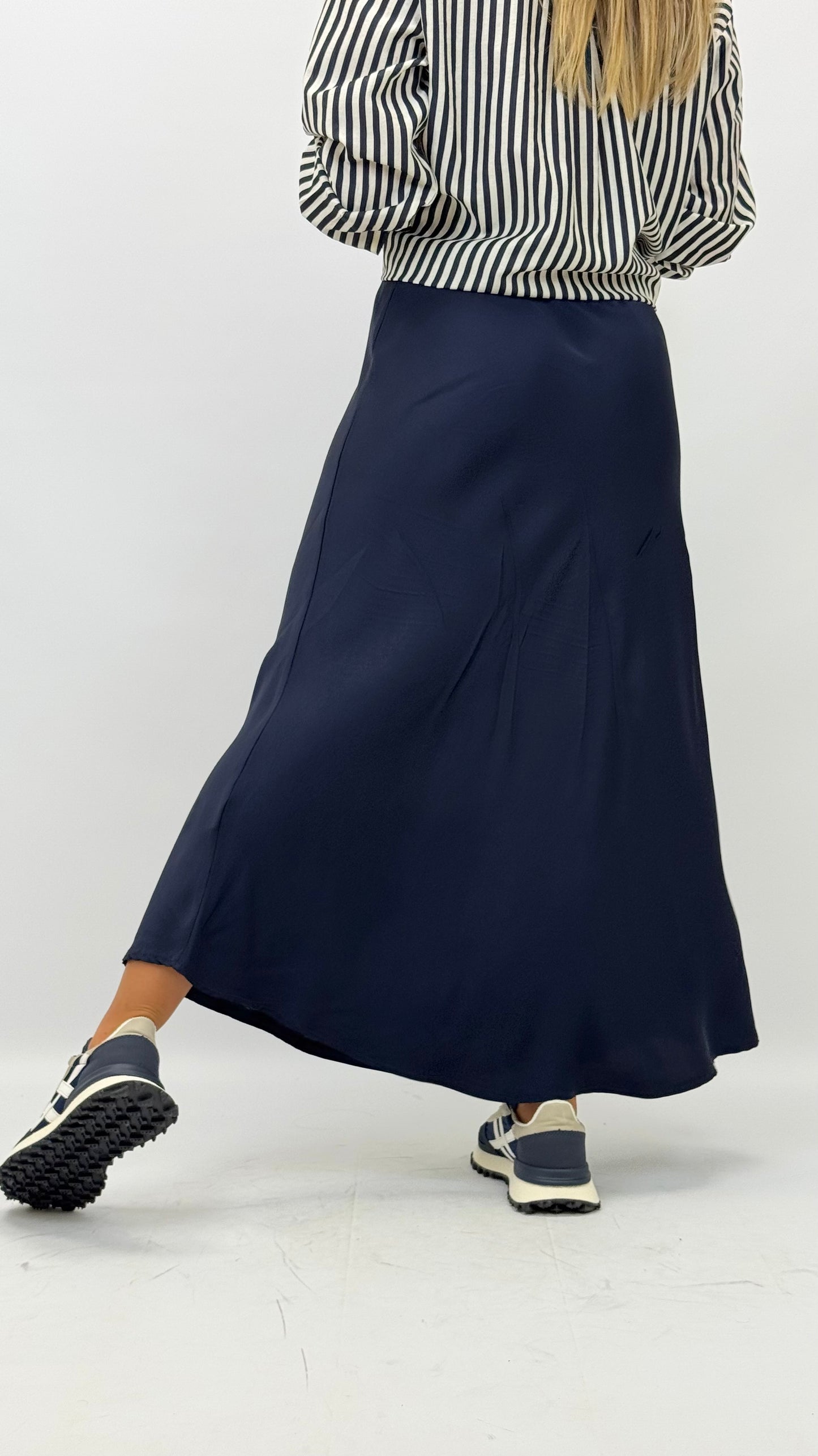 Saia acetinada azul-marinho