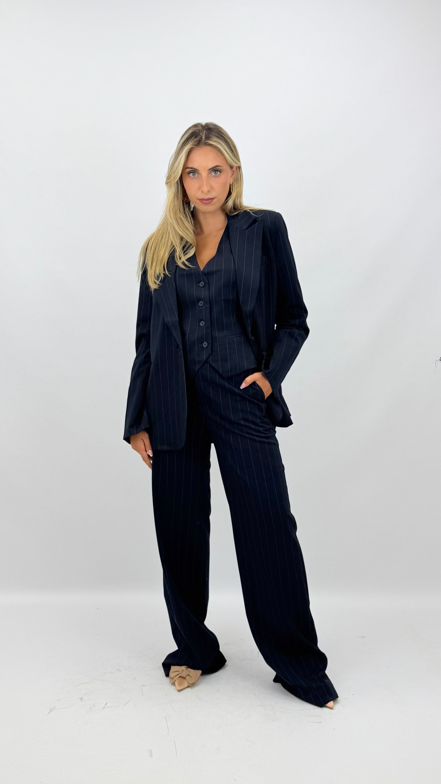 Blazer azul-marinho com risca fina