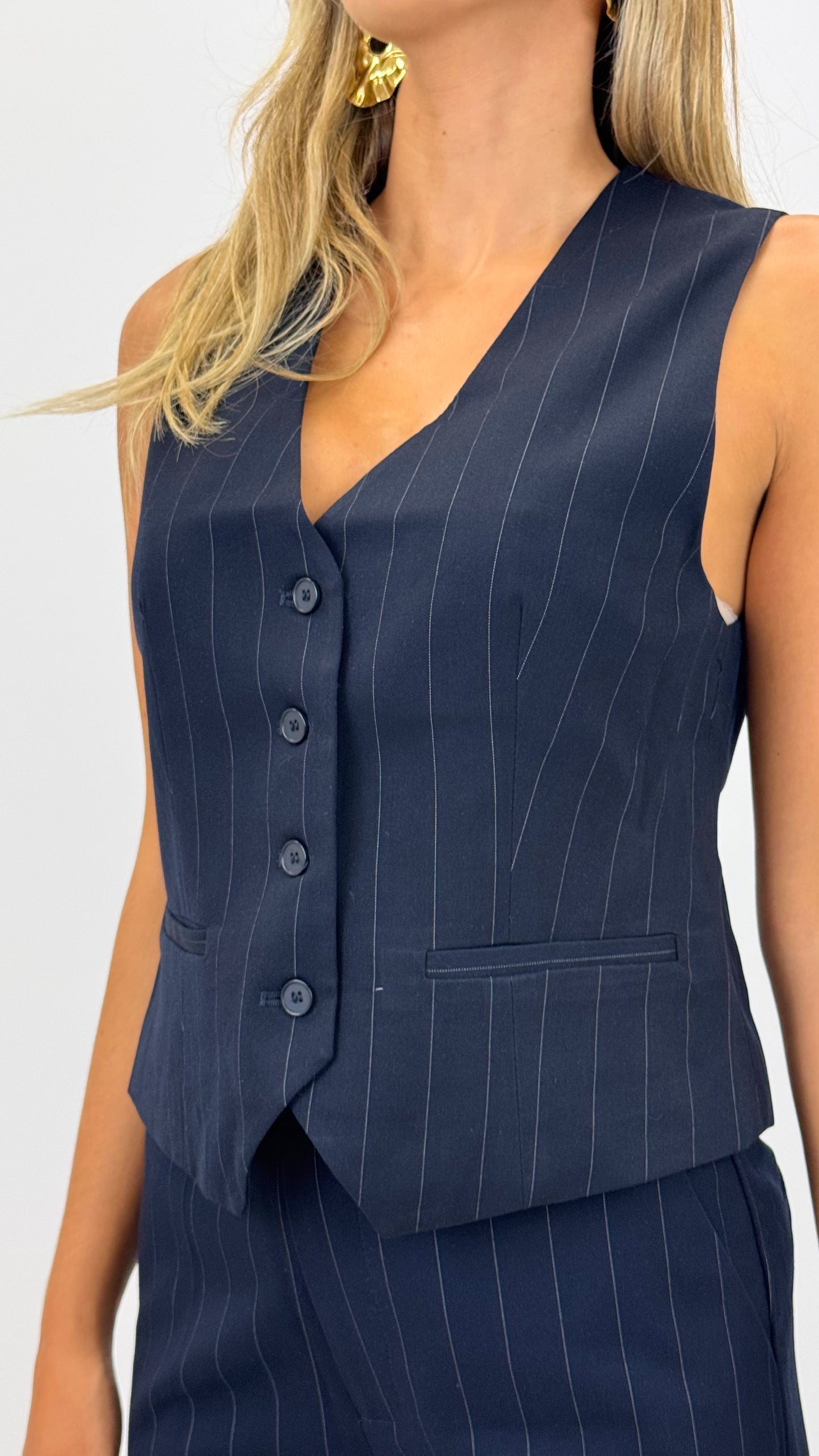 Colete azul-marinho com risca fina